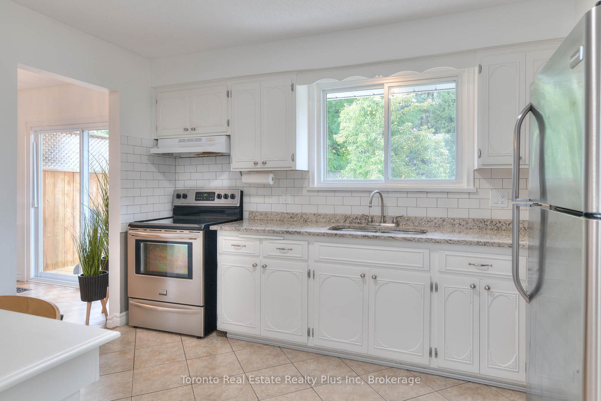Photo 17 of 244 Westwood Drive, Kitchener — HOMEH
