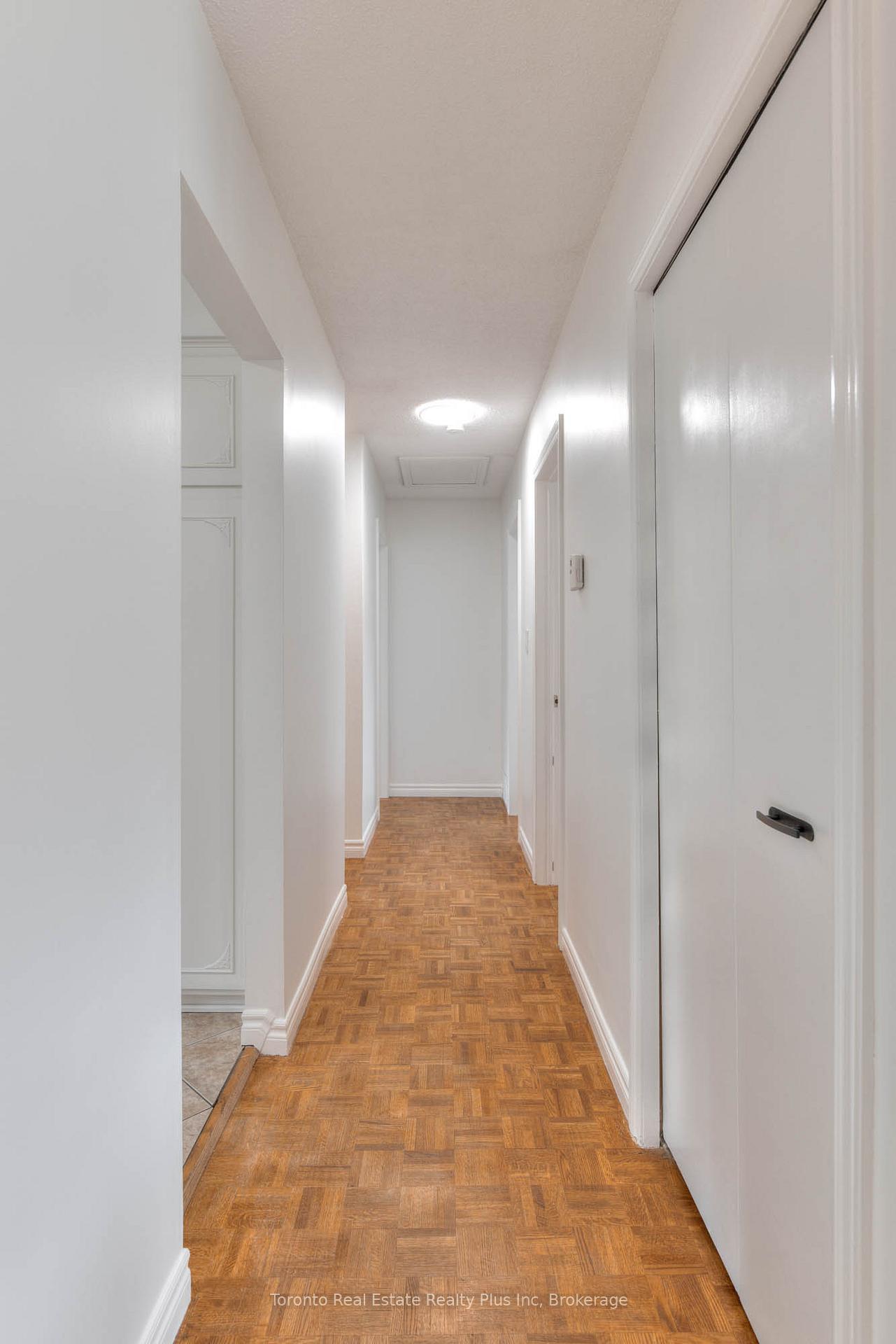 Photo 18 of 244 Westwood Drive, Kitchener — HOMEH