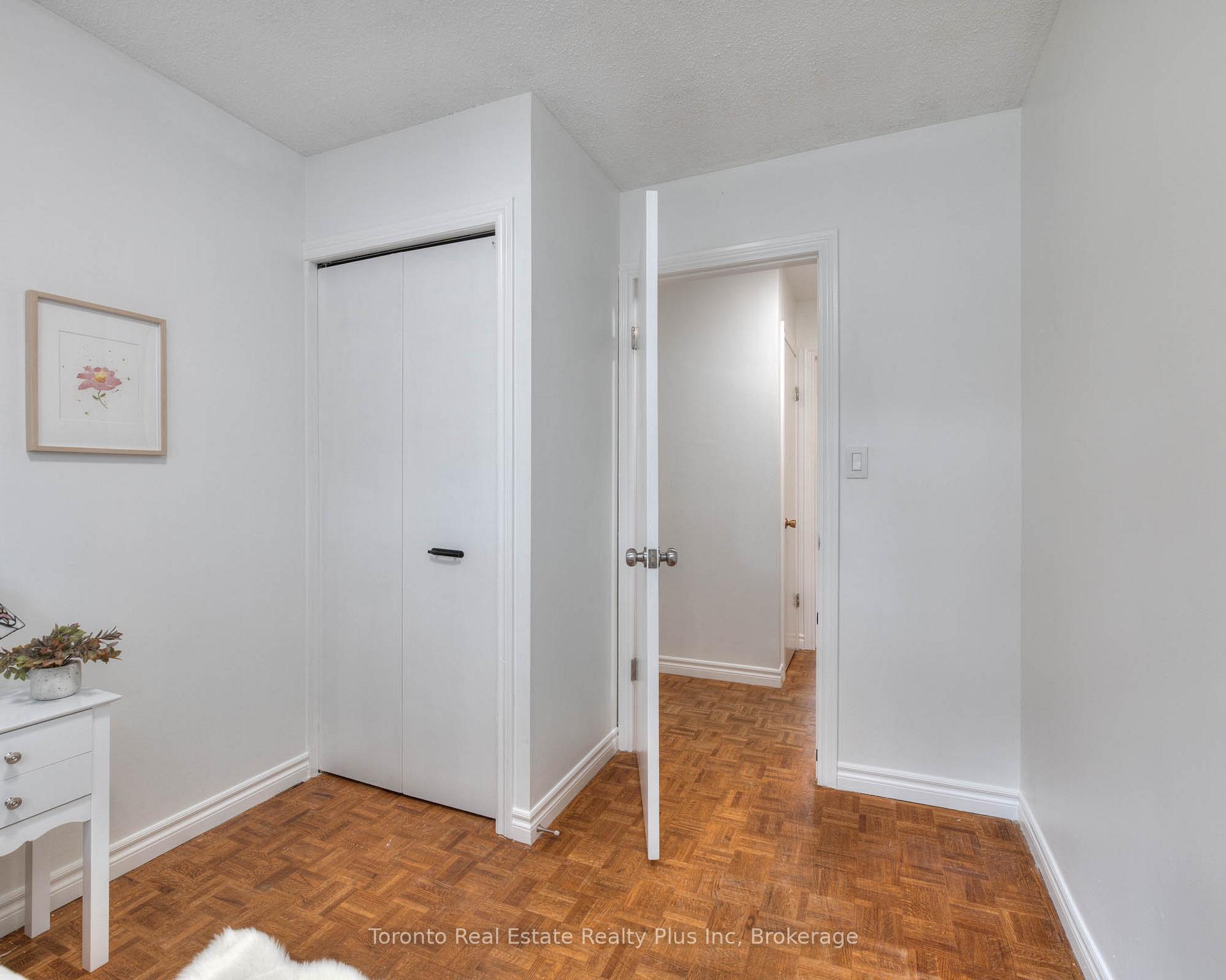 Photo 20 of 244 Westwood Drive, Kitchener — HOMEH