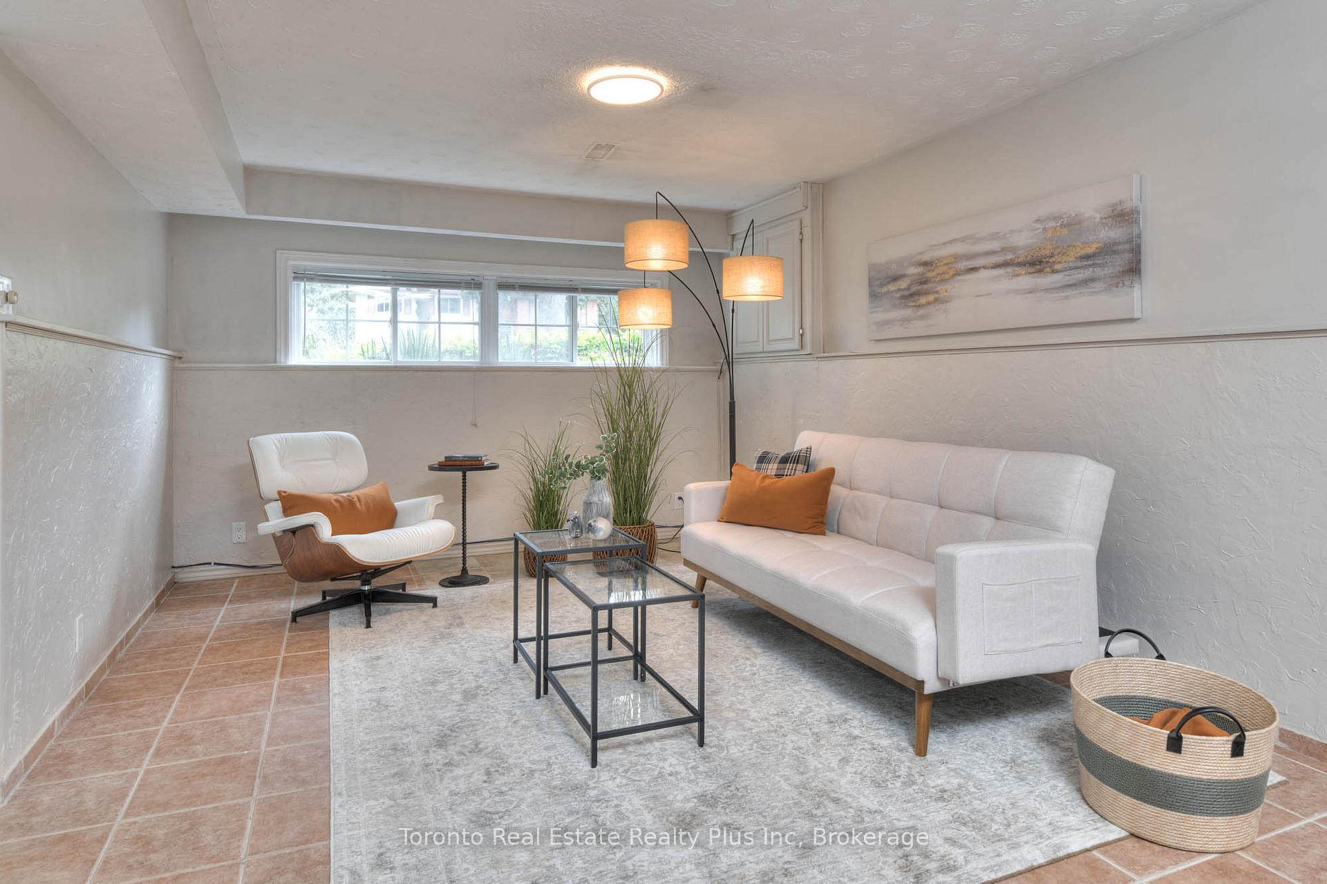 Photo 25 of 244 Westwood Drive, Kitchener — HOMEH