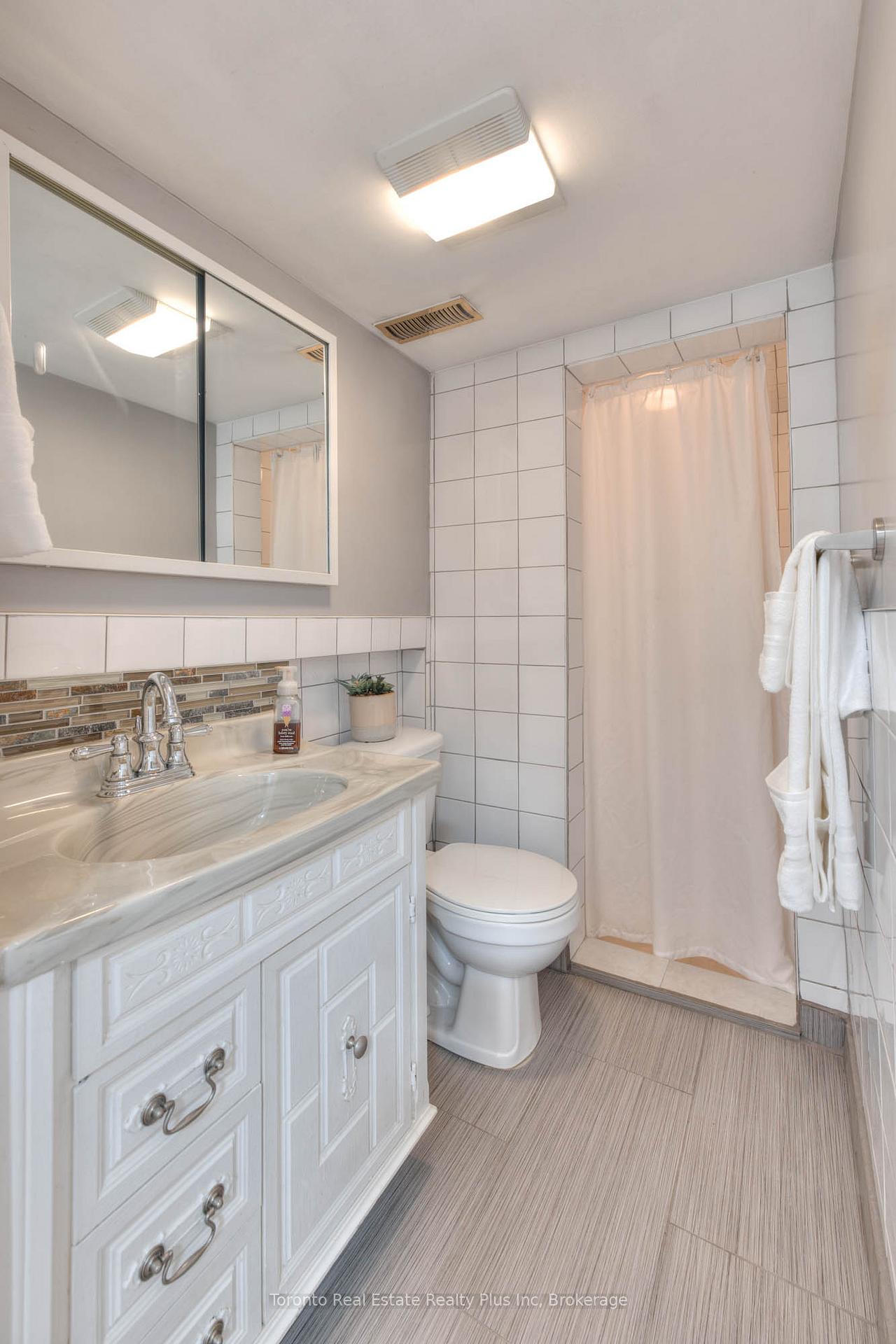 Photo 29 of 244 Westwood Drive, Kitchener — HOMEH
