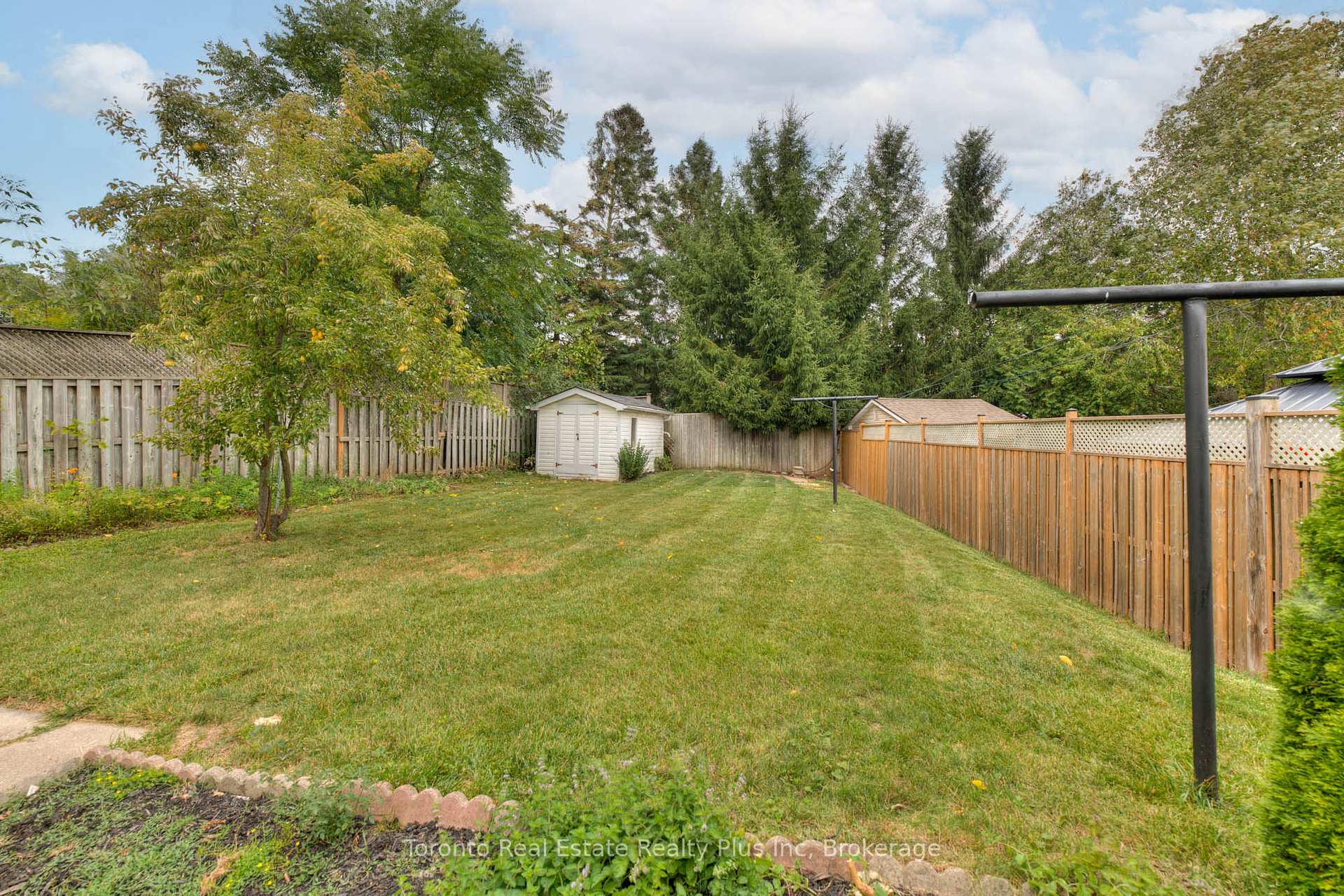 Photo 35 of 244 Westwood Drive, Kitchener — HOMEH