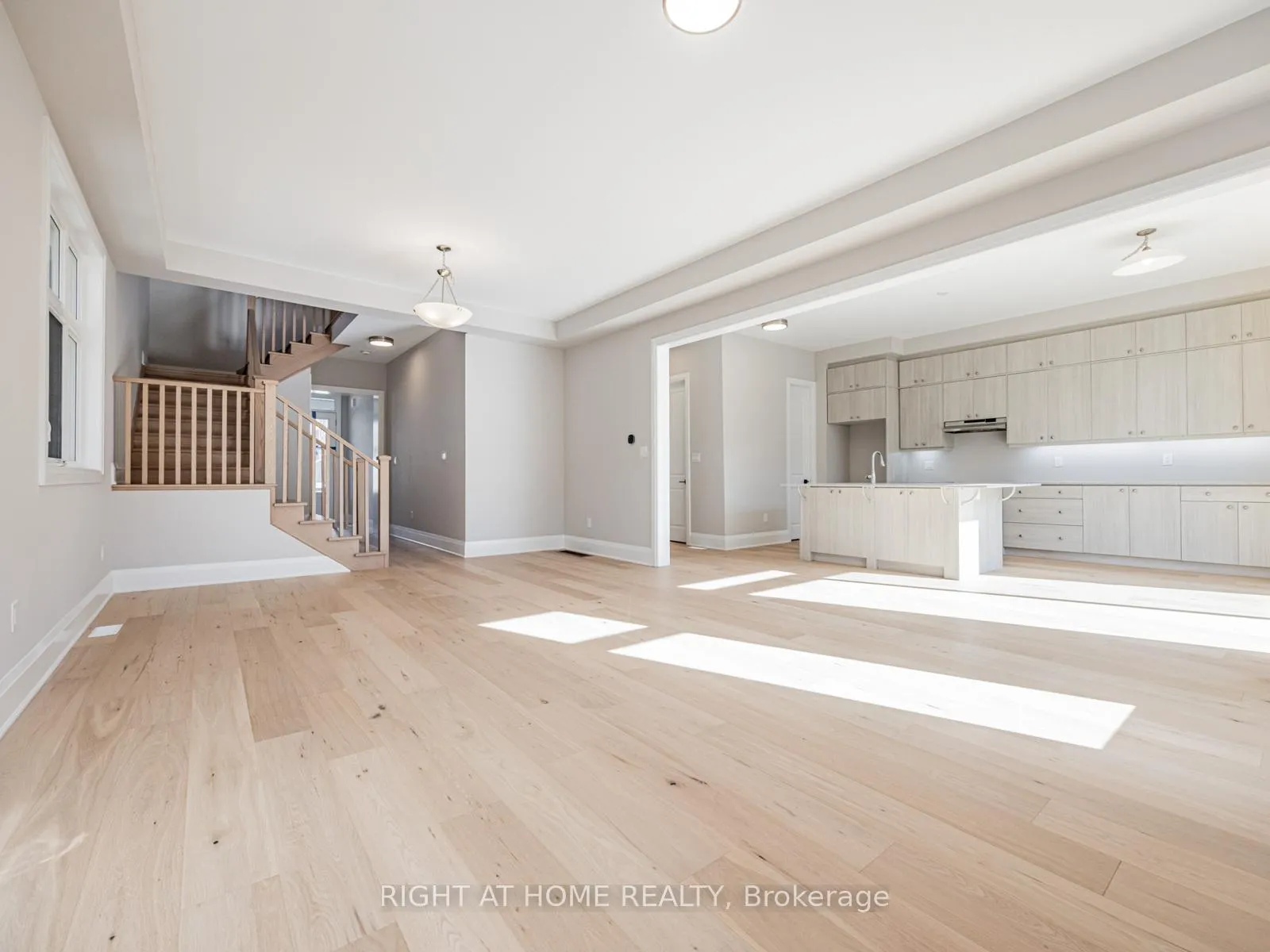 Photo 5 of 61 Greenridge Crescent, Markham, Rural Markham — HOMEH