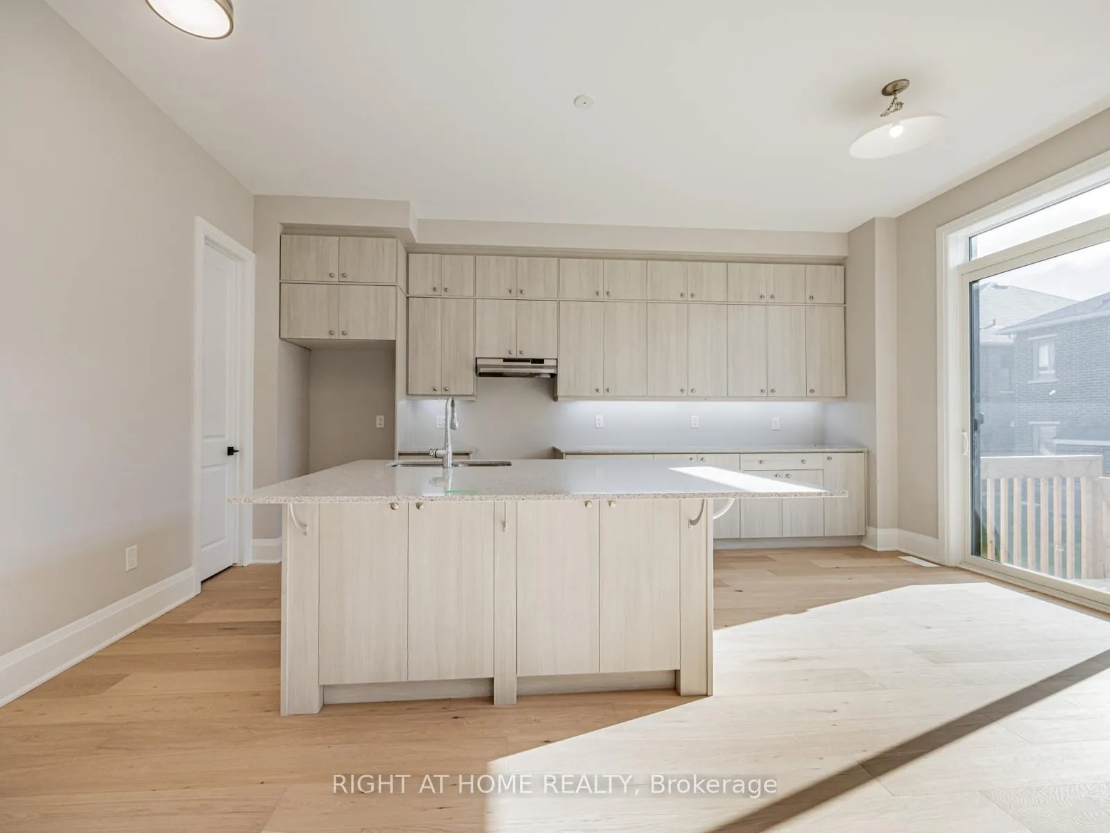 Photo 6 of 61 Greenridge Crescent, Markham, Rural Markham — HOMEH