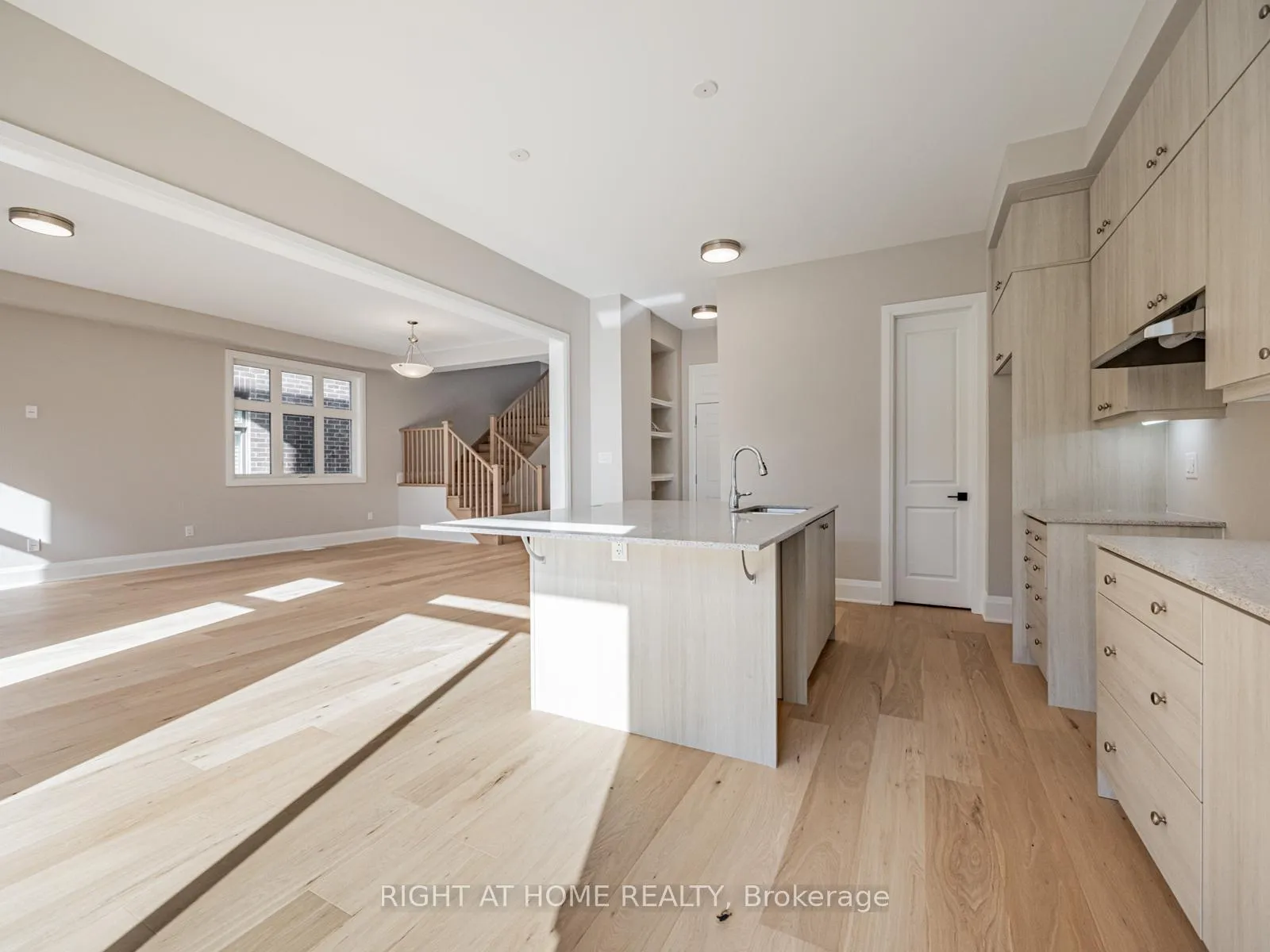 Photo 8 of 61 Greenridge Crescent, Markham, Rural Markham — HOMEH