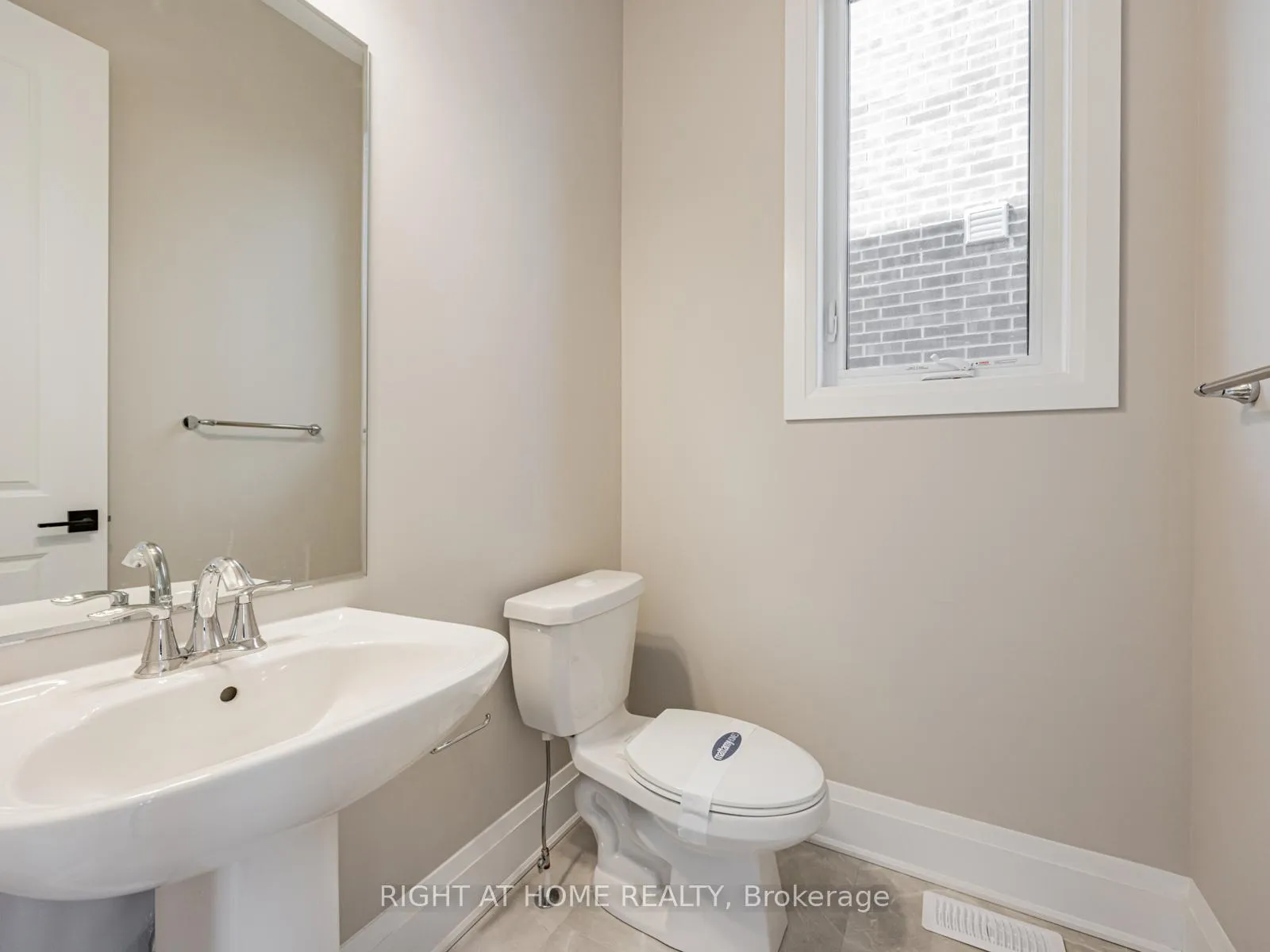 Photo 9 of 61 Greenridge Crescent, Markham, Rural Markham — HOMEH