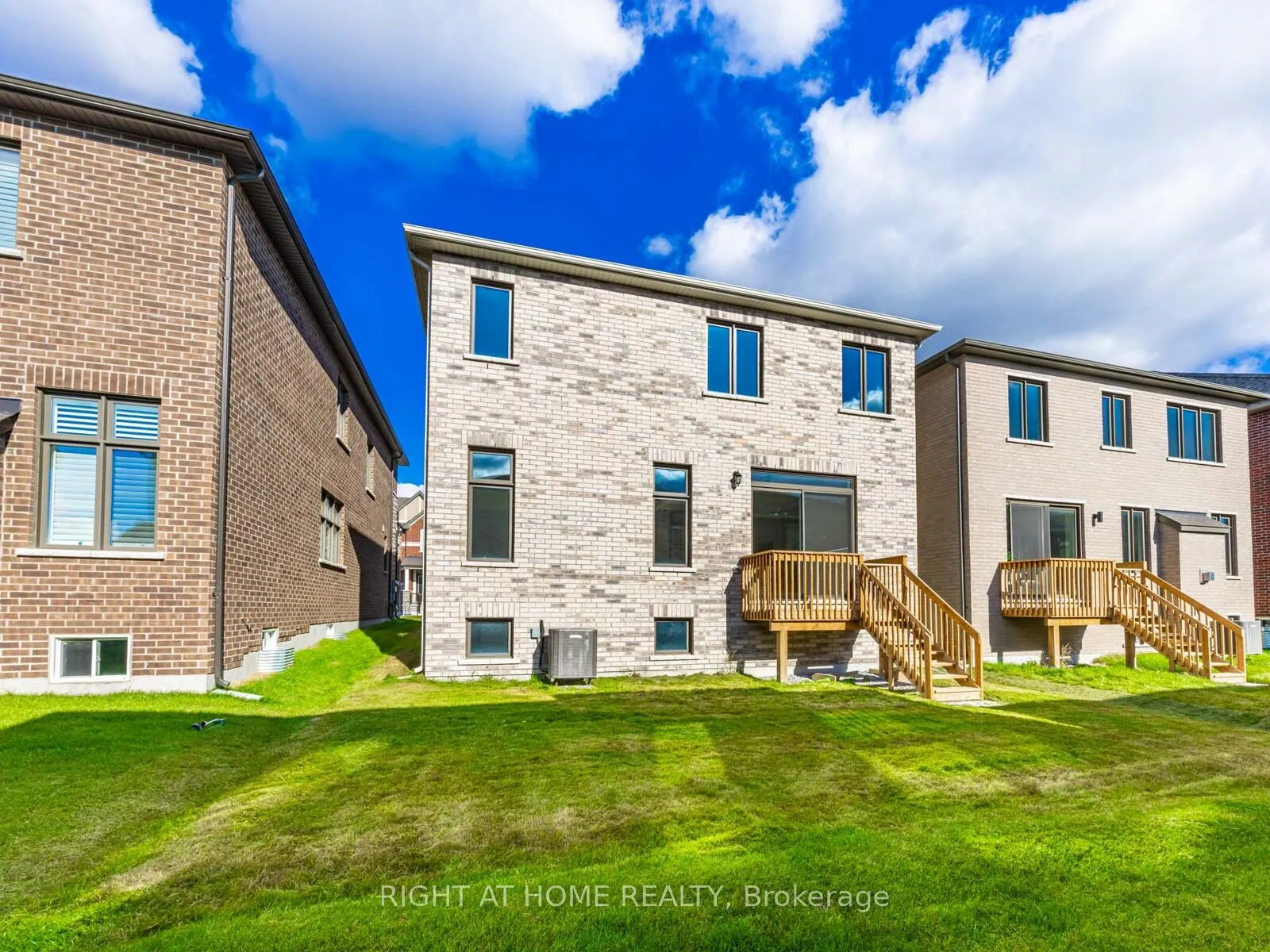 Photo 20 of 61 Greenridge Crescent, Markham, Rural Markham — HOMEH