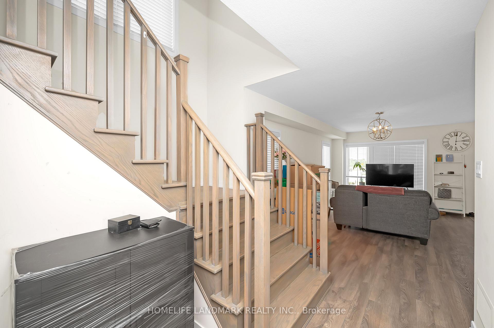 Photo 9 of 2 Prestwick Street, Hamilton, Stoney Creek — HOMEH