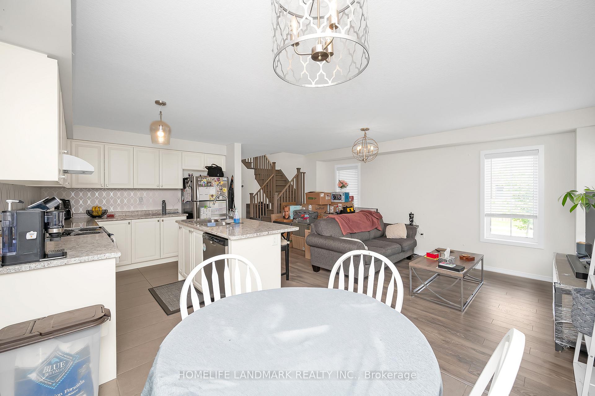 Photo 10 of 2 Prestwick Street, Hamilton, Stoney Creek — HOMEH