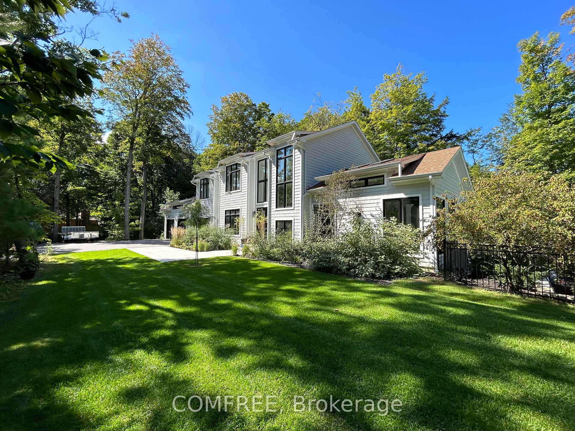 Photo 2 of 2072 Wilkinson Street, Innisfil, Rural Innisfil — HOMEH