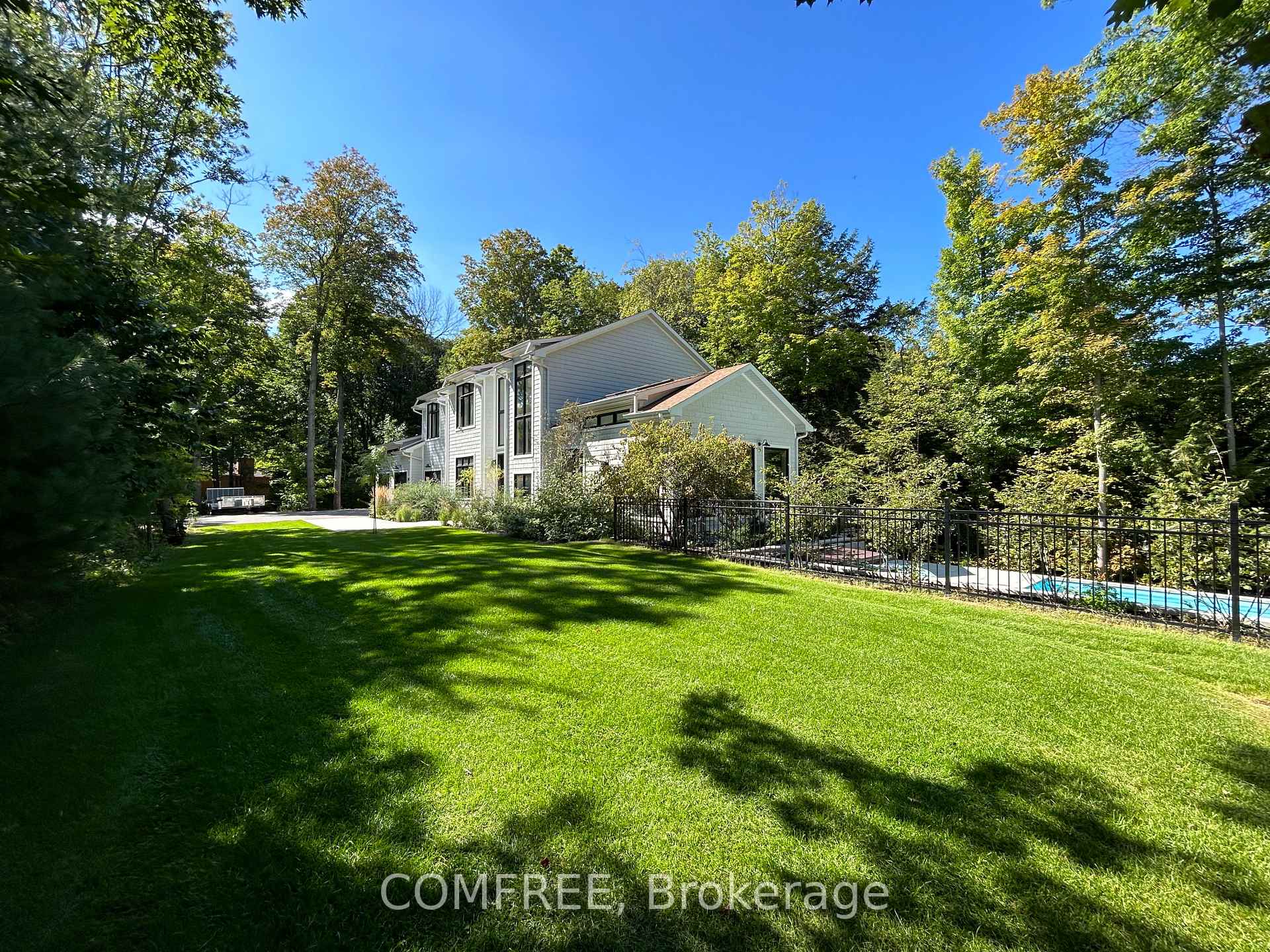 Photo 3 of 2072 Wilkinson Street, Innisfil, Rural Innisfil — HOMEH
