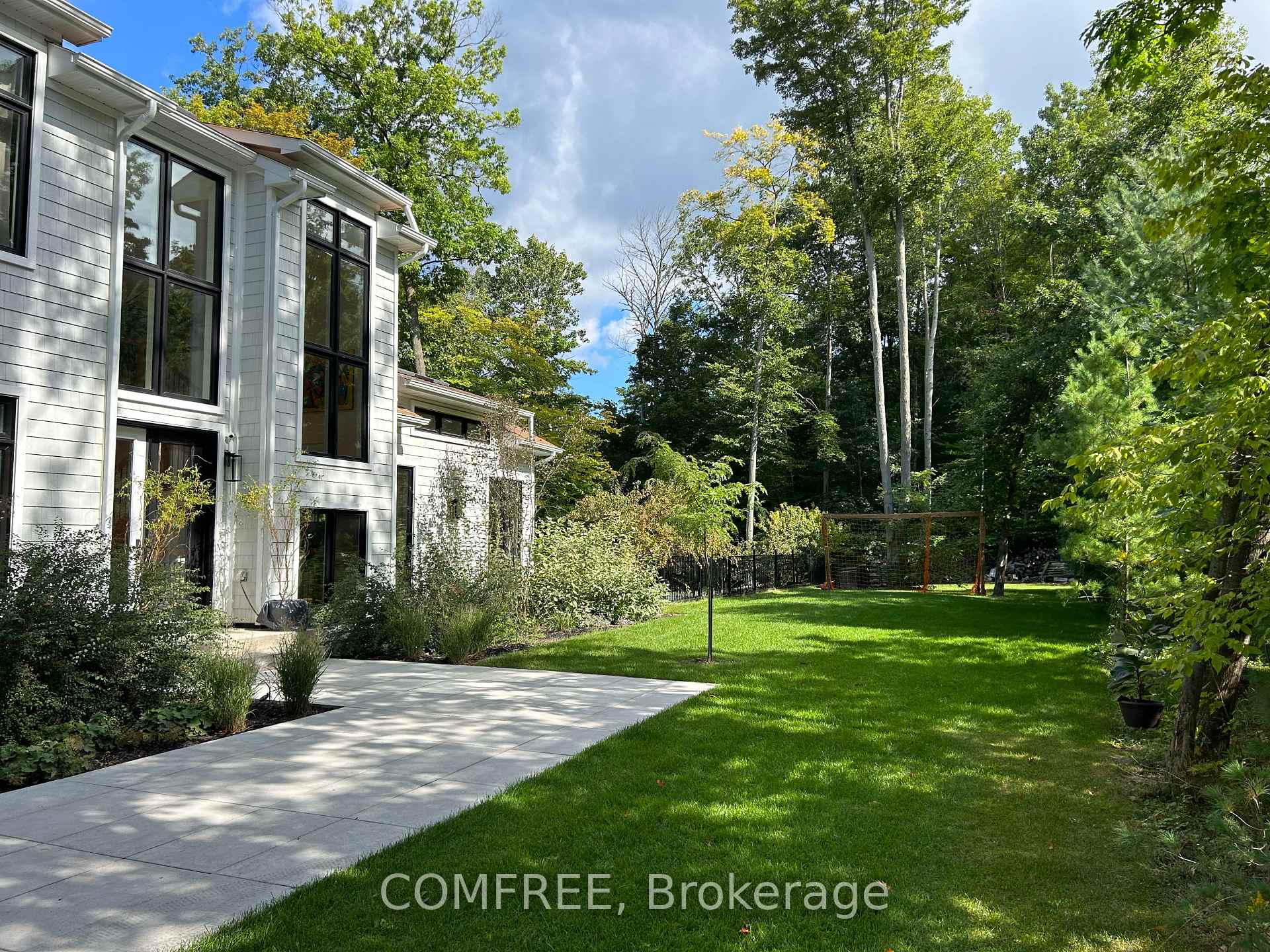 Photo 5 of 2072 Wilkinson Street, Innisfil, Rural Innisfil — HOMEH
