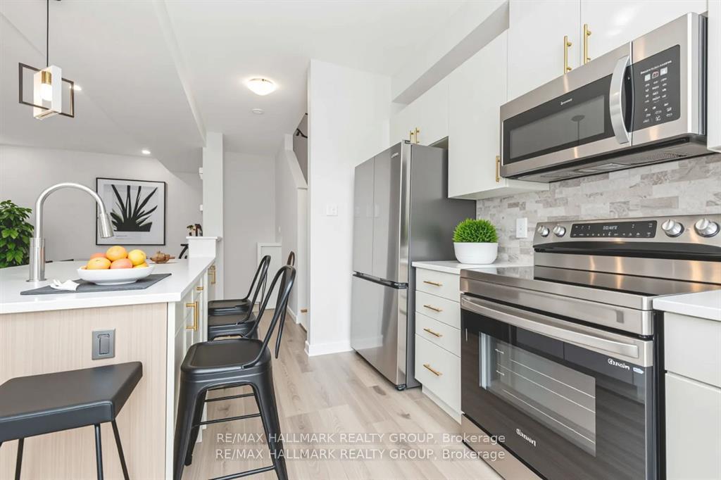 Photo 9 of 210 Attwell Private, Ottawa, Kanata - Morgan's Grant/South March — HOMEH