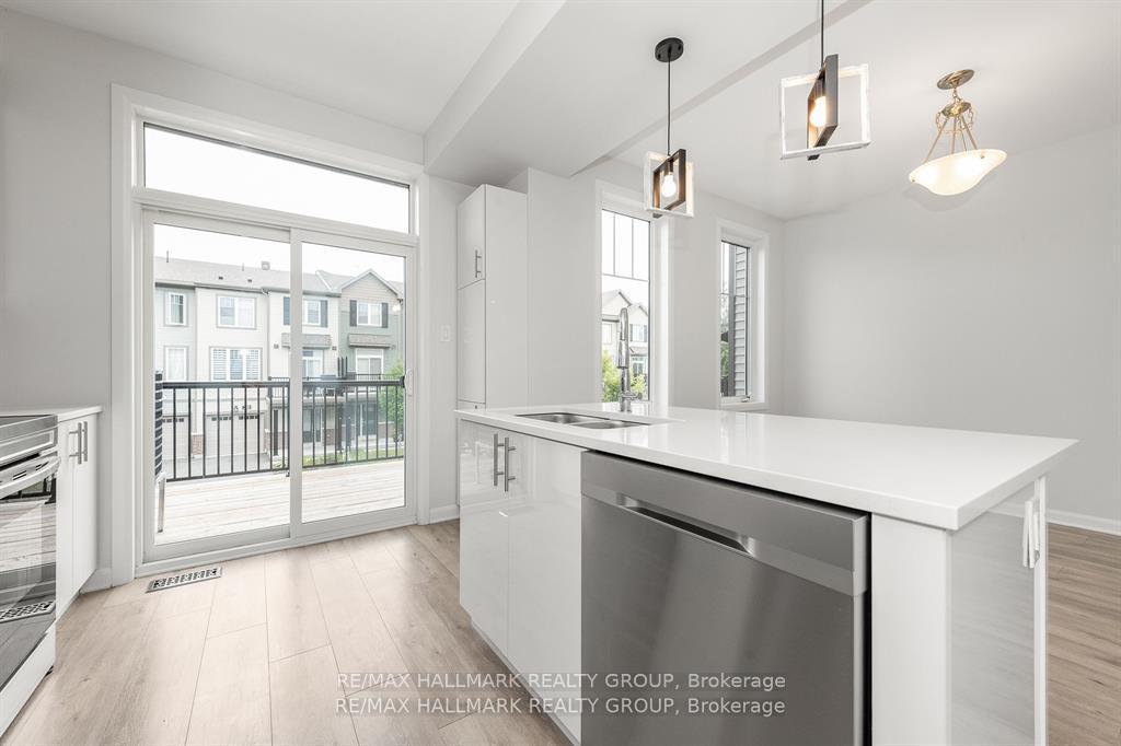 Photo 10 of 210 Attwell Private, Ottawa, Kanata - Morgan's Grant/South March — HOMEH