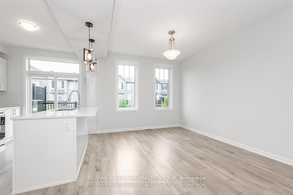 Photo 17 of 210 Attwell Private, Ottawa, Kanata - Morgan's Grant/South March — HOMEH