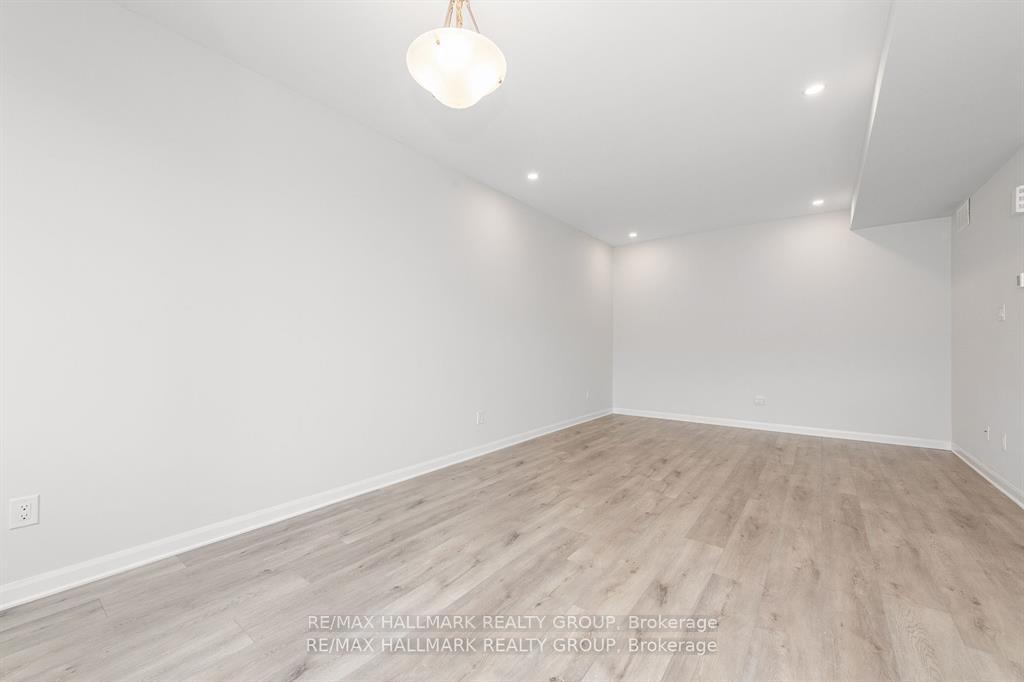Photo 22 of 210 Attwell Private, Ottawa, Kanata - Morgan's Grant/South March — HOMEH
