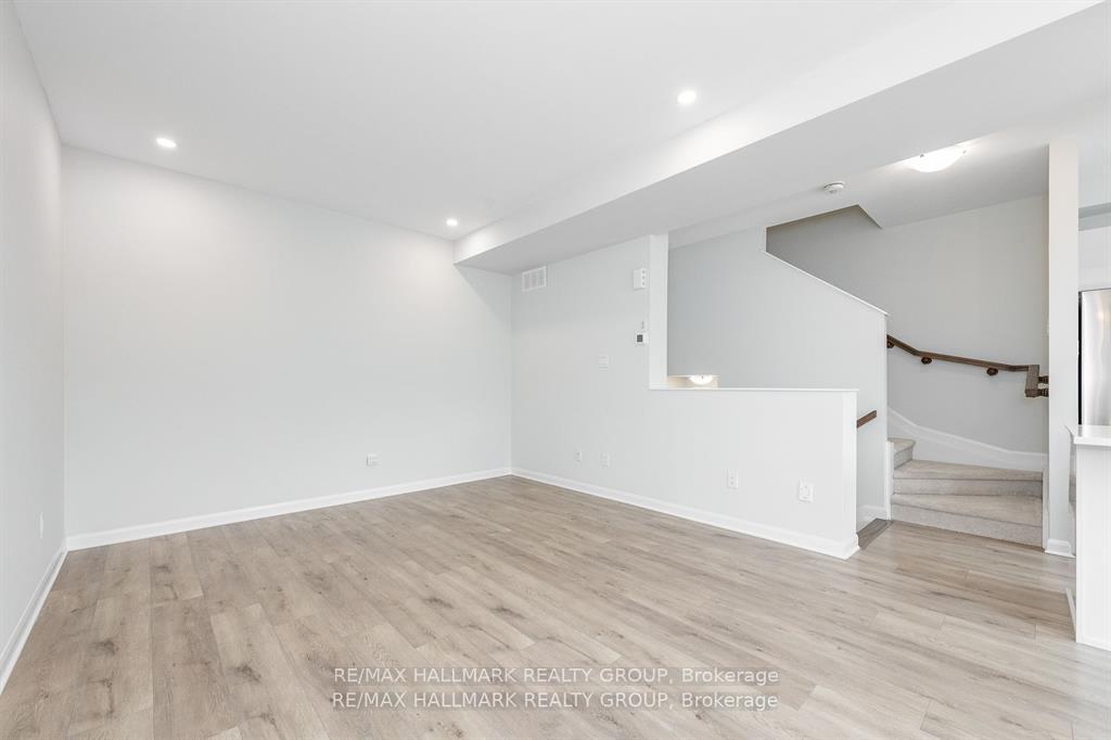 Photo 24 of 210 Attwell Private, Ottawa, Kanata - Morgan's Grant/South March — HOMEH