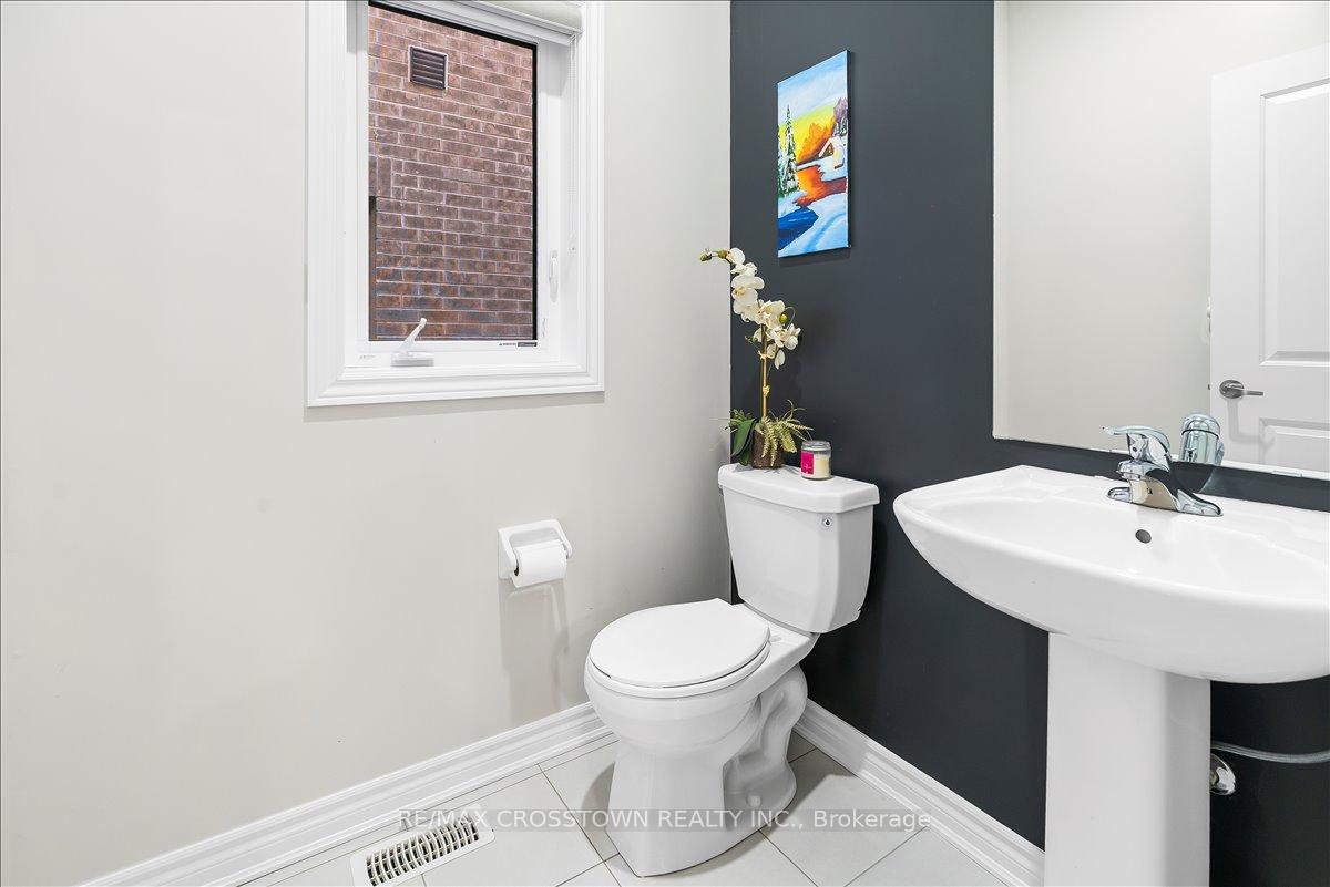 Photo 11 of 1033 Barton Way, Innisfil, Alcona — HOMEH