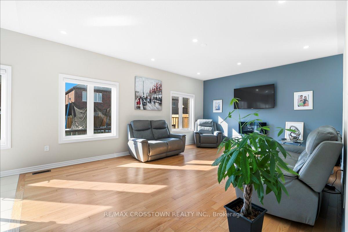 Photo 21 of 1033 Barton Way, Innisfil, Alcona — HOMEH
