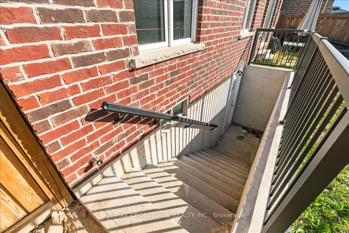 Photo 37 of 1033 Barton Way, Innisfil, Alcona — HOMEH