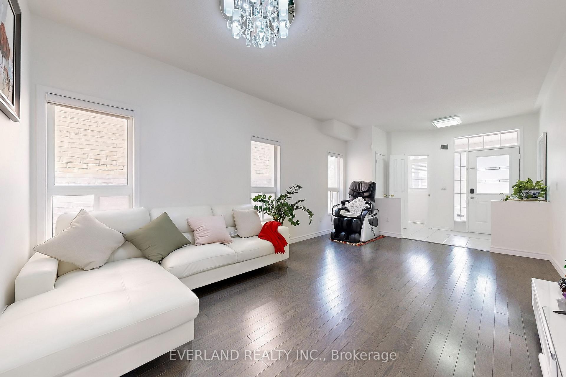 Photo 2 of 118 Orchard Hill Boulevard, Markham, Berczy — HOMEH