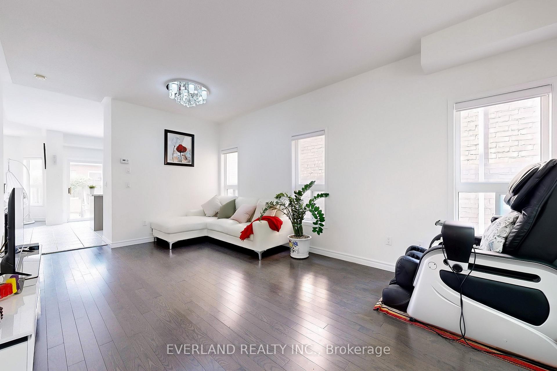 Photo 3 of 118 Orchard Hill Boulevard, Markham, Berczy — HOMEH
