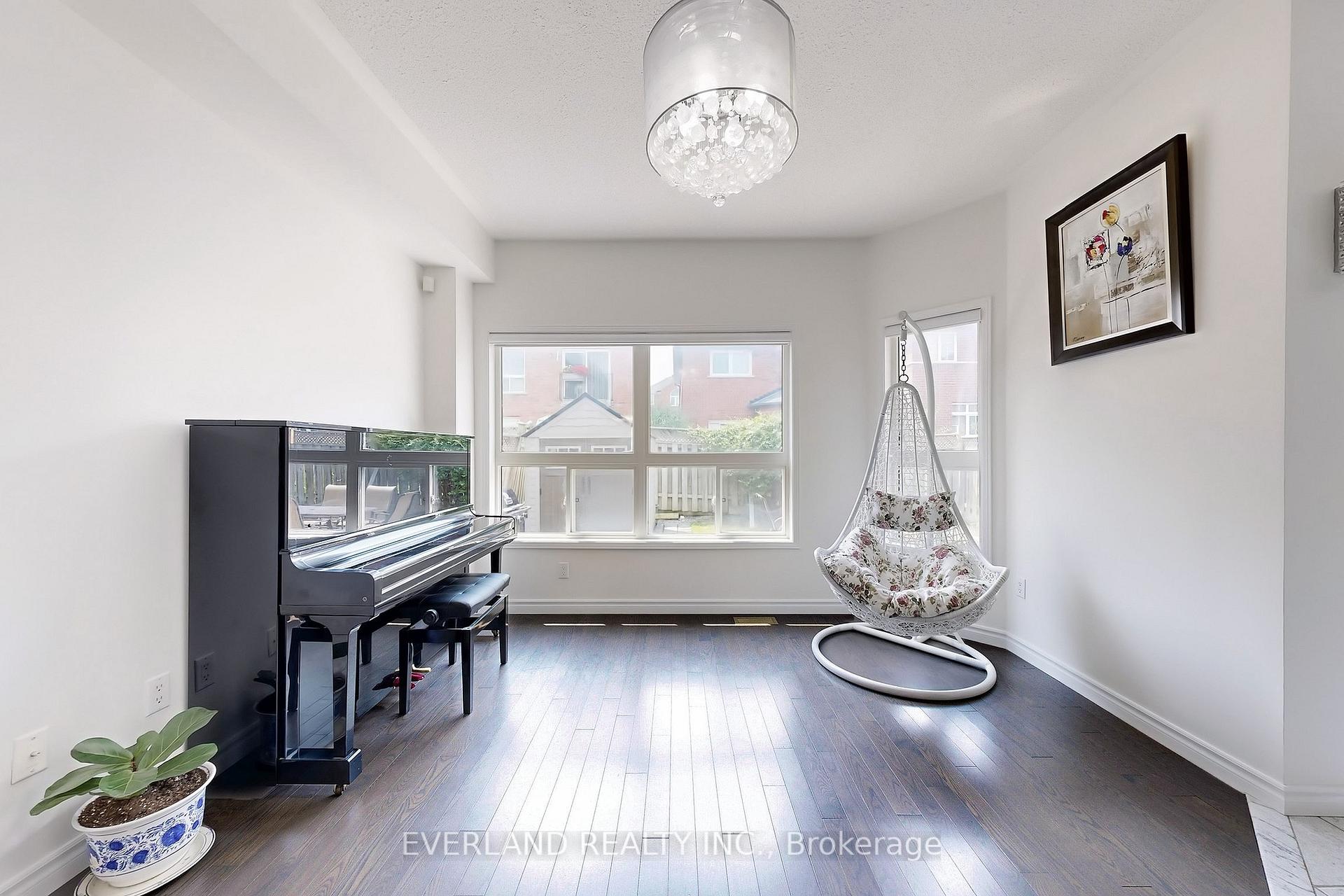 Photo 4 of 118 Orchard Hill Boulevard, Markham, Berczy — HOMEH