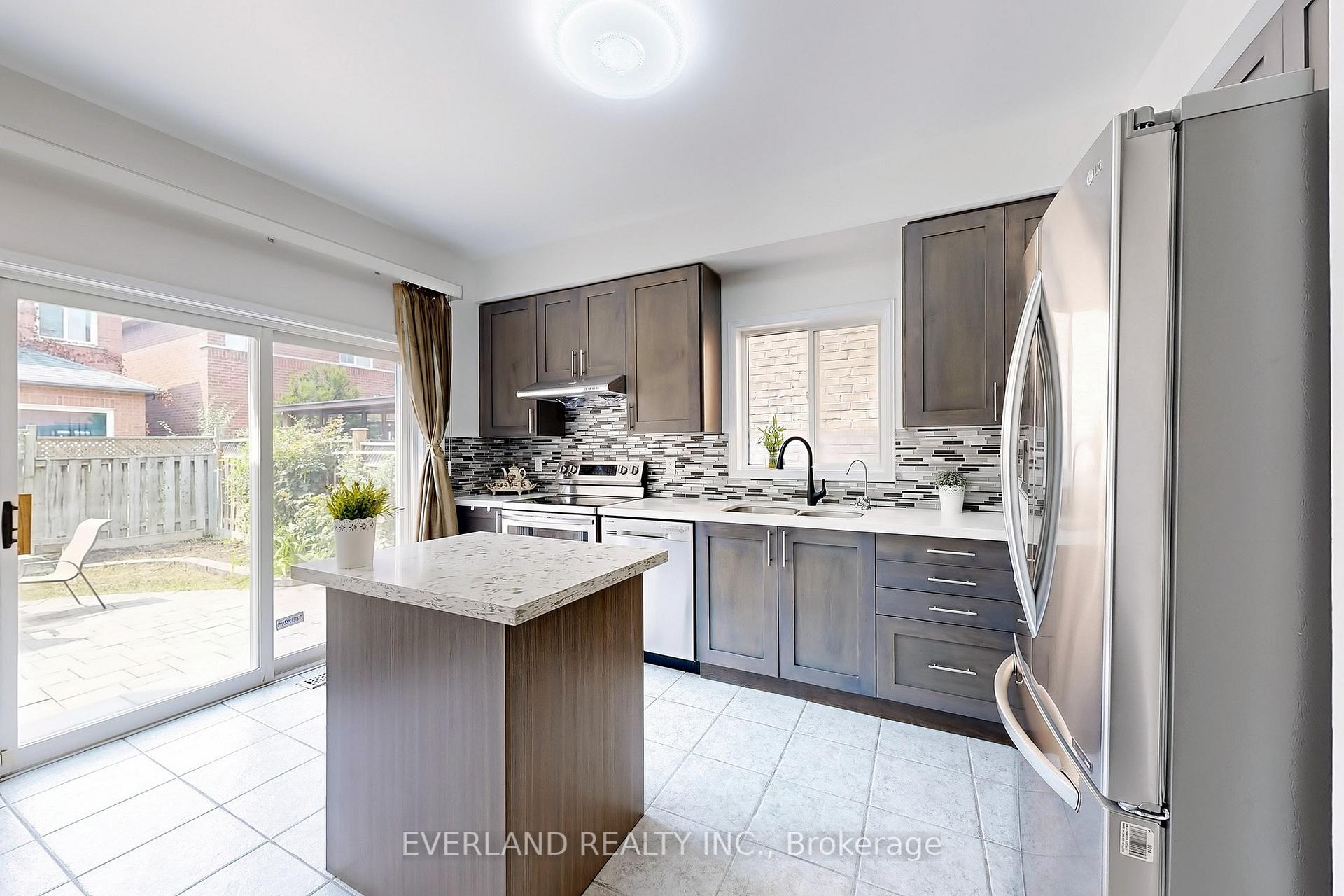 Photo 6 of 118 Orchard Hill Boulevard, Markham, Berczy — HOMEH