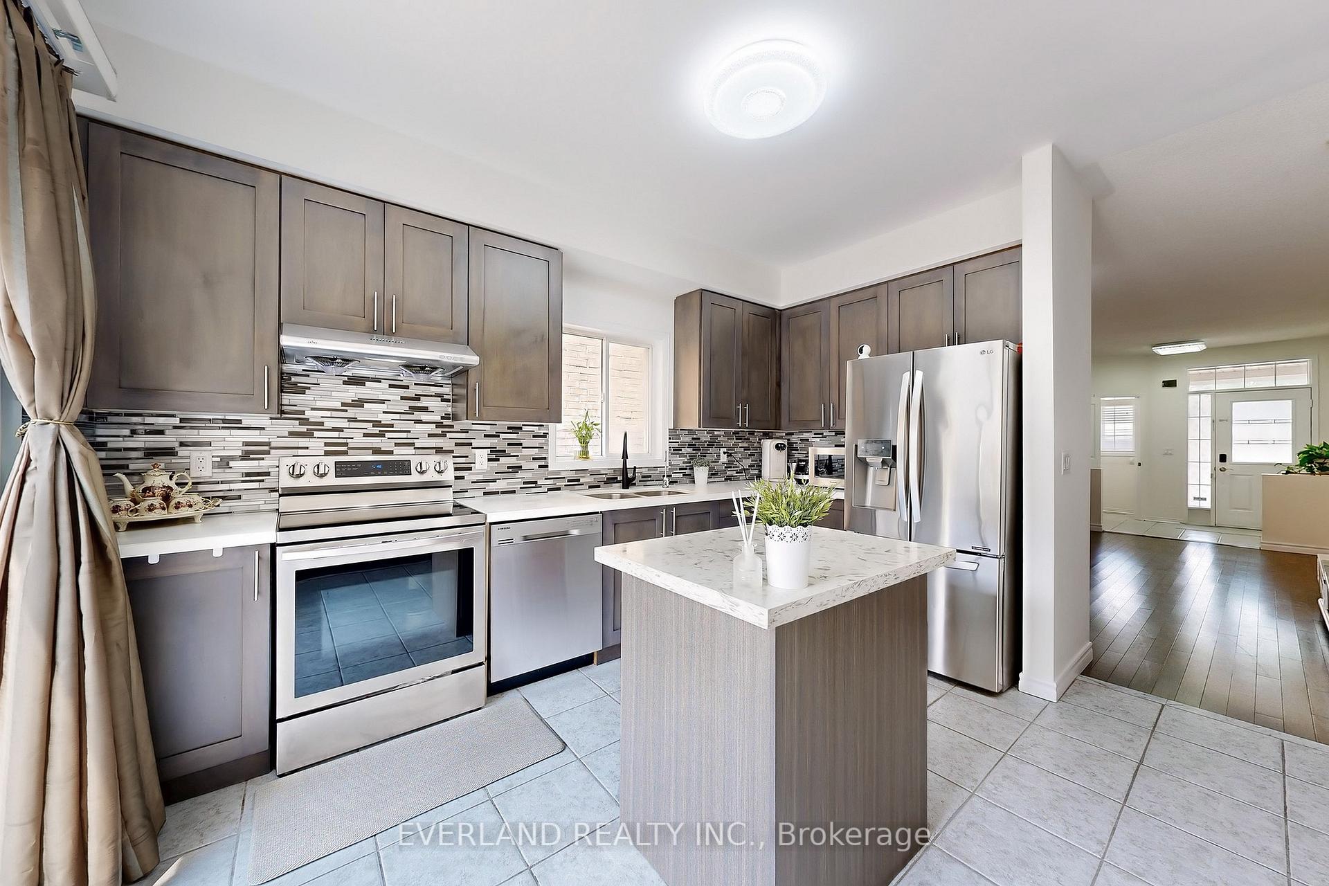 Photo 8 of 118 Orchard Hill Boulevard, Markham, Berczy — HOMEH