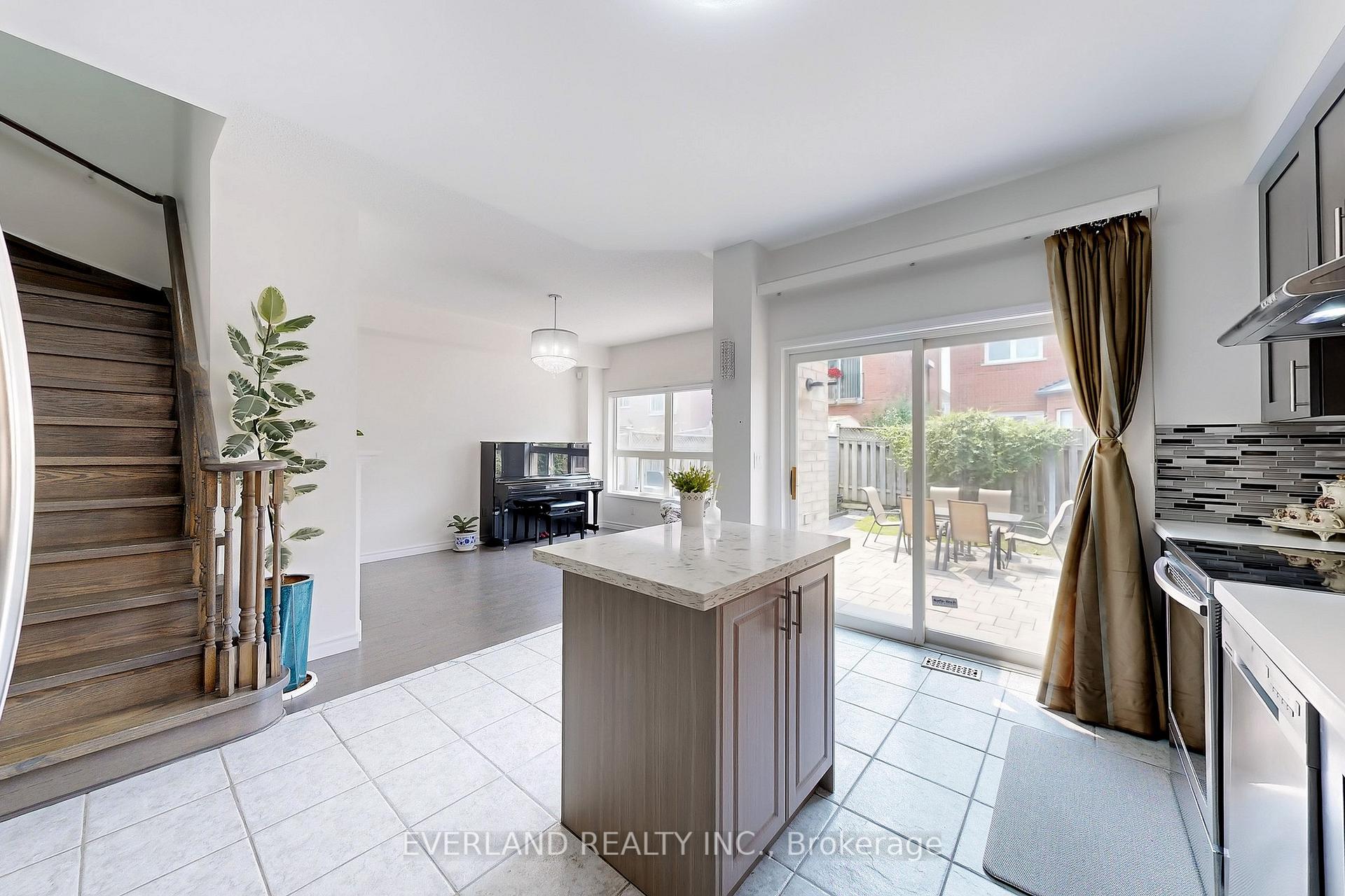 Photo 11 of 118 Orchard Hill Boulevard, Markham, Berczy — HOMEH