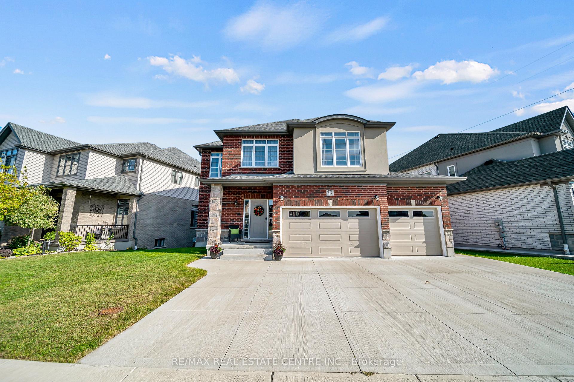 Photo 2 of 317 Blair Creek Drive, Kitchener — HOMEH