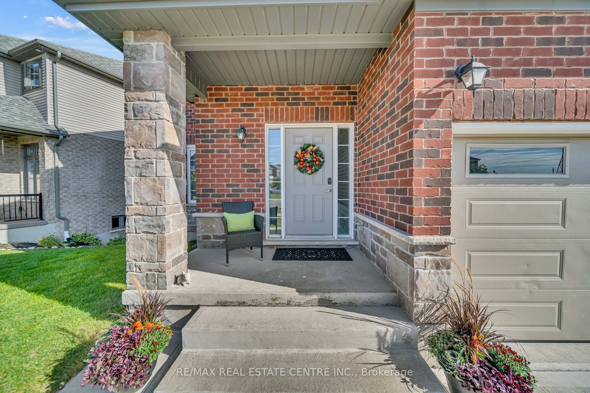 Photo 3 of 317 Blair Creek Drive, Kitchener — HOMEH