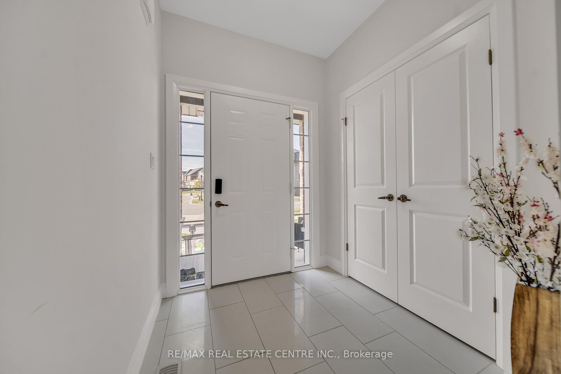 Photo 4 of 317 Blair Creek Drive, Kitchener — HOMEH