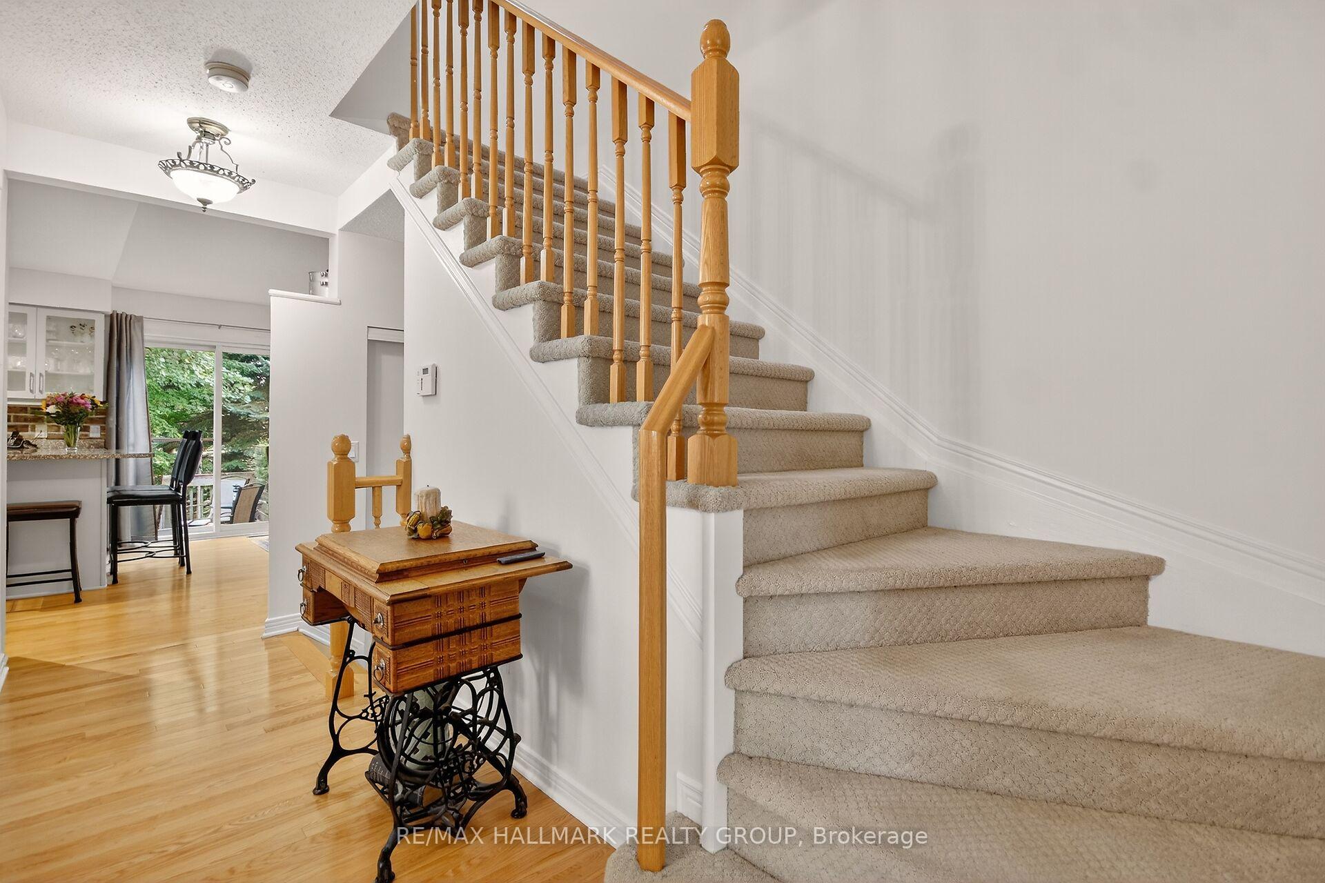 Photo 4 of 92 Stonemeadow Drive, Ottawa, Kanata - Bridlewood — HOMEH