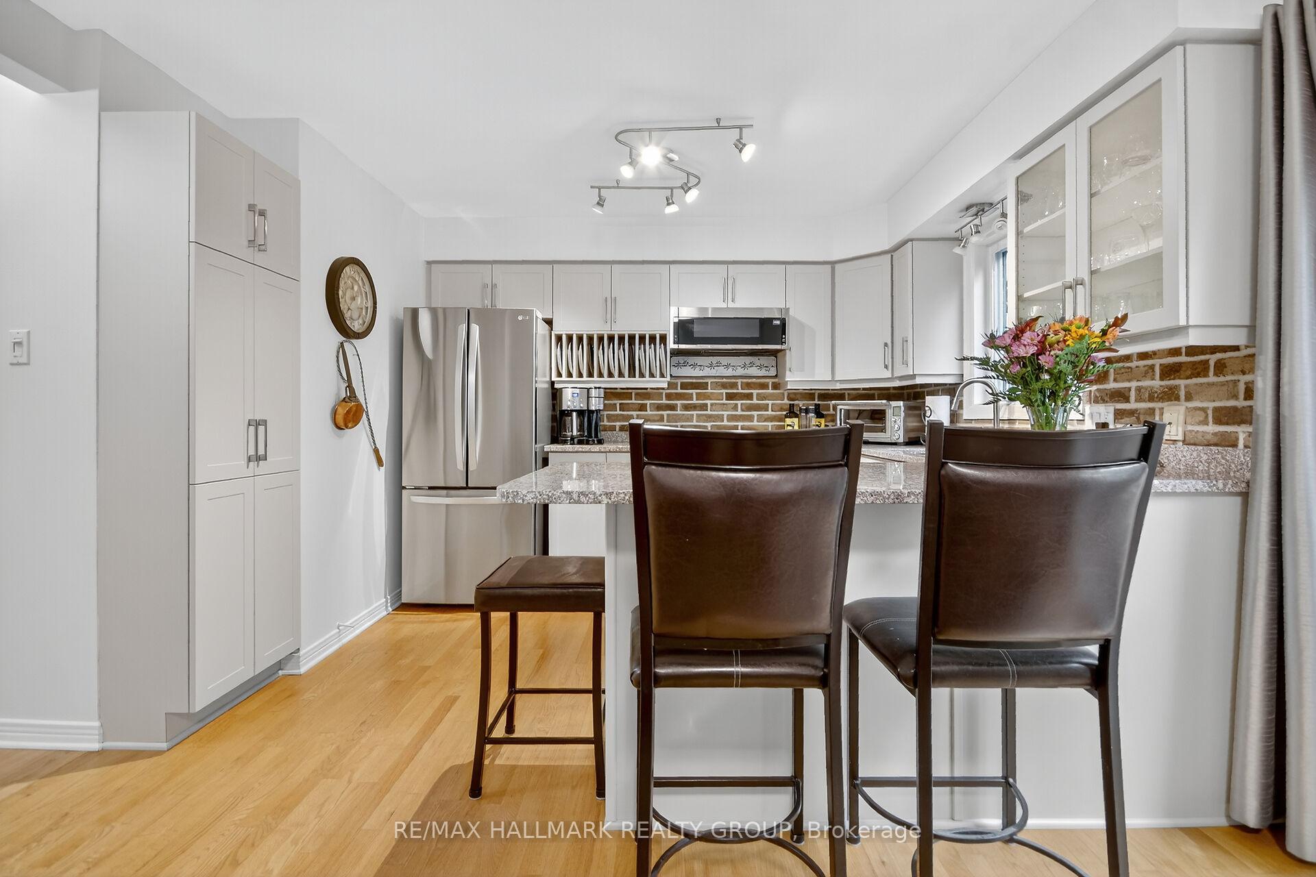 Photo 8 of 92 Stonemeadow Drive, Ottawa, Kanata - Bridlewood — HOMEH