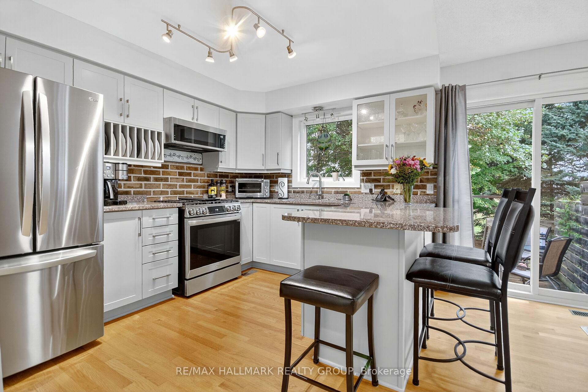 Photo 9 of 92 Stonemeadow Drive, Ottawa, Kanata - Bridlewood — HOMEH