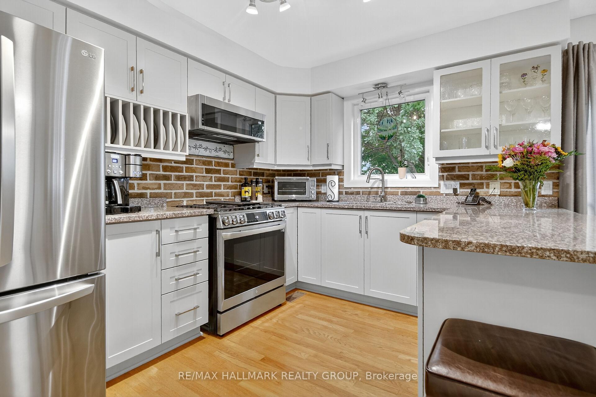 Photo 10 of 92 Stonemeadow Drive, Ottawa, Kanata - Bridlewood — HOMEH