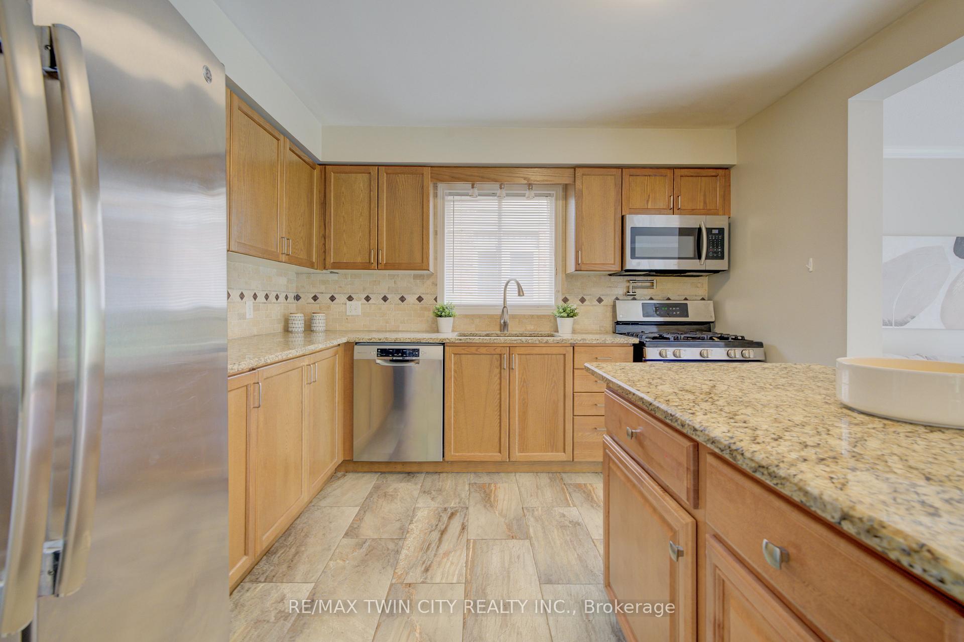 Photo 8 of 503 Veronica Drive, Kitchener — HOMEH