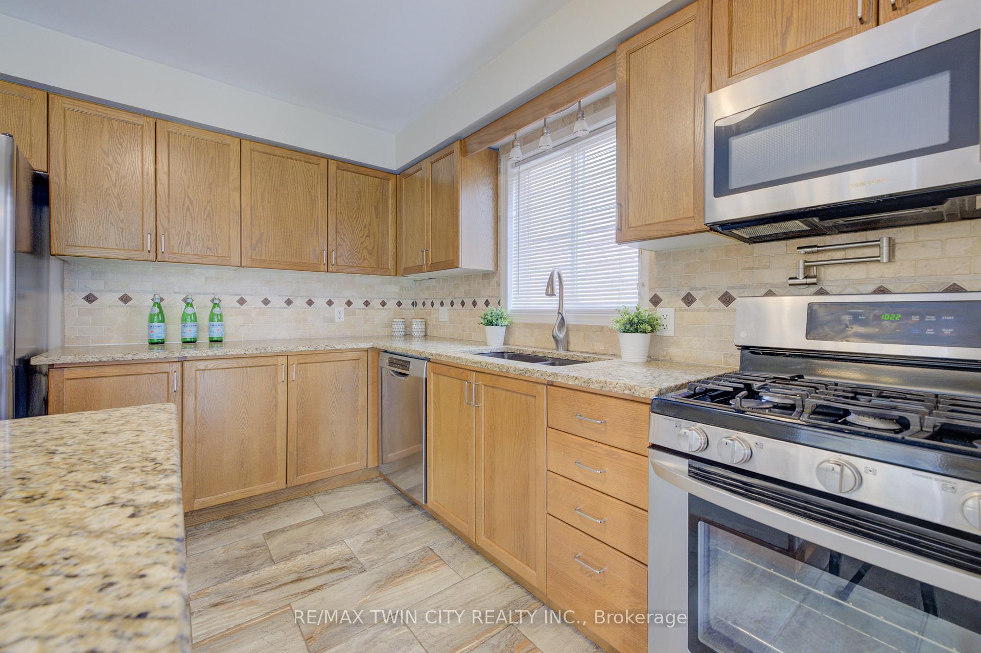 Photo 11 of 503 Veronica Drive, Kitchener — HOMEH