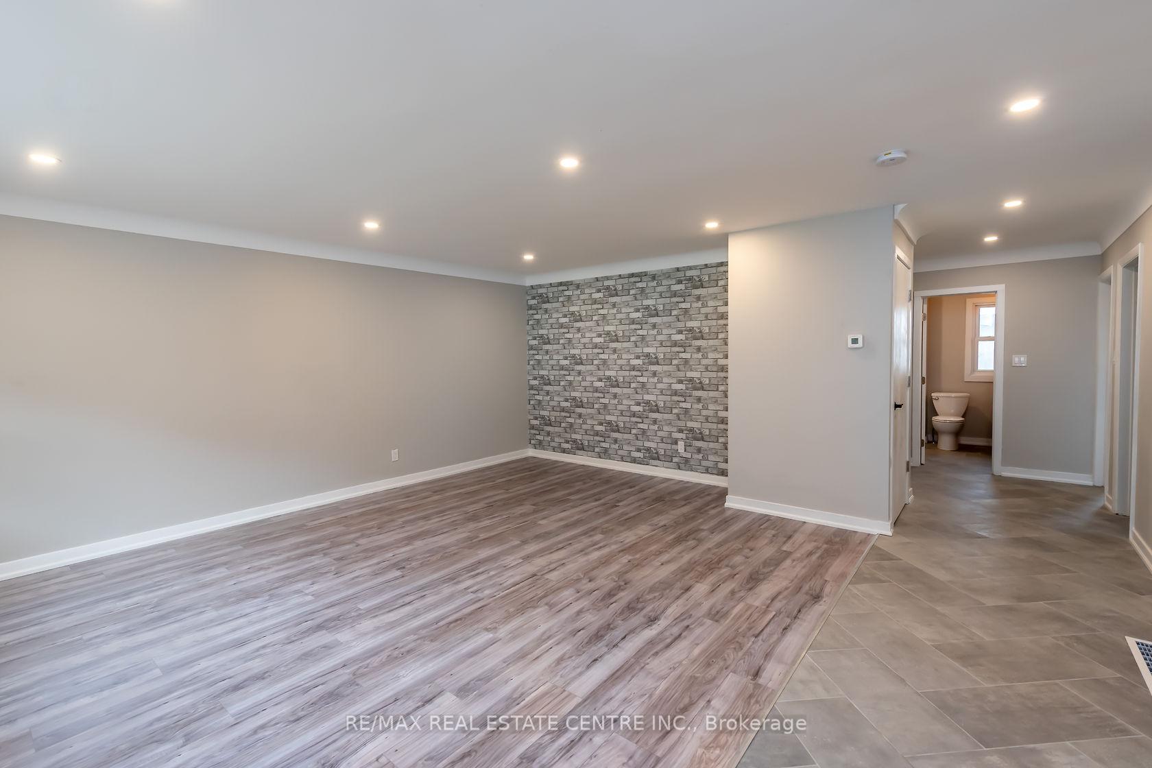 Photo 2 of Unit A, 75 Kimberly Drive, Hamilton, Rosedale — HOMEH