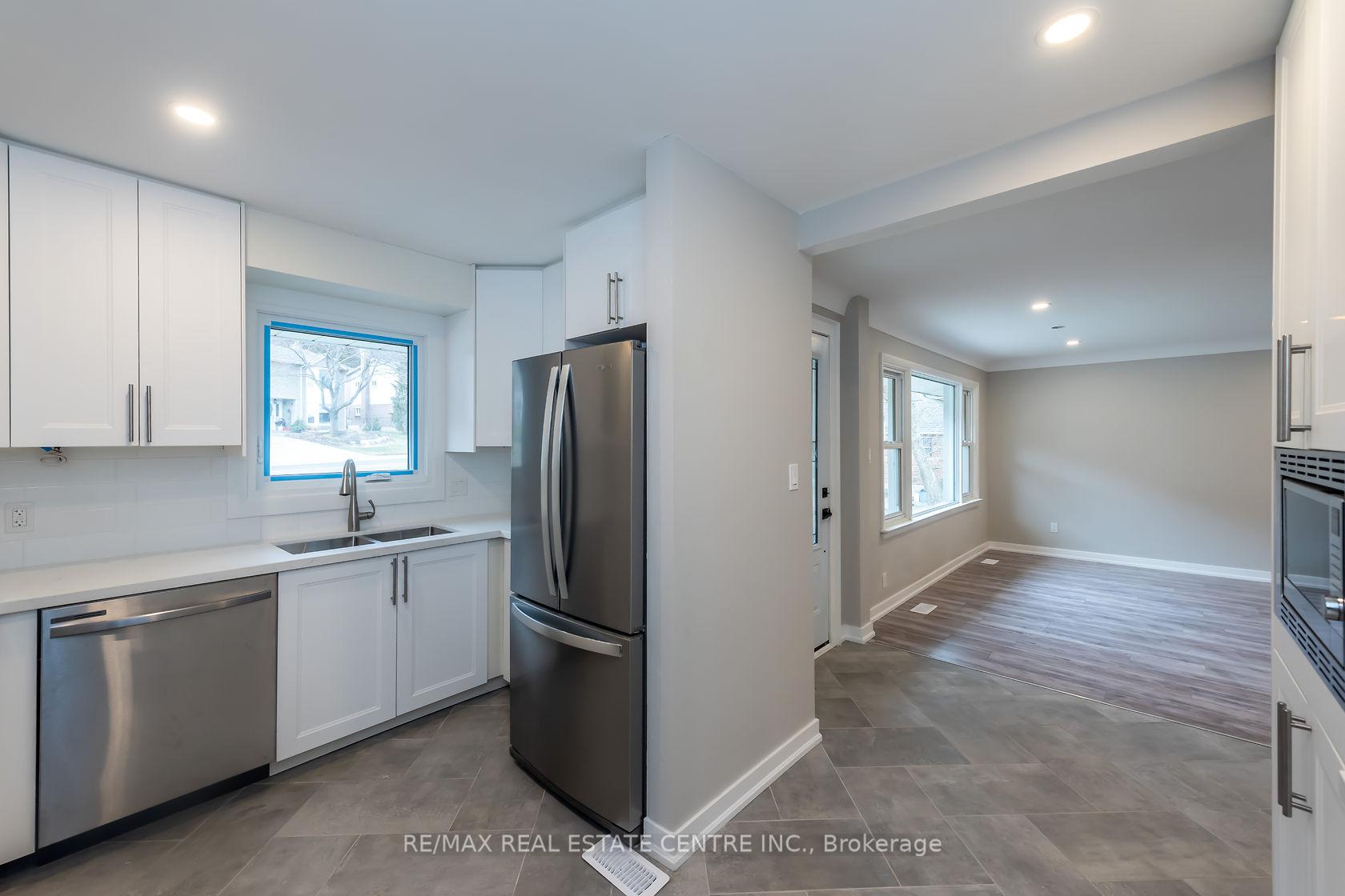 Photo 12 of Unit A, 75 Kimberly Drive, Hamilton, Rosedale — HOMEH