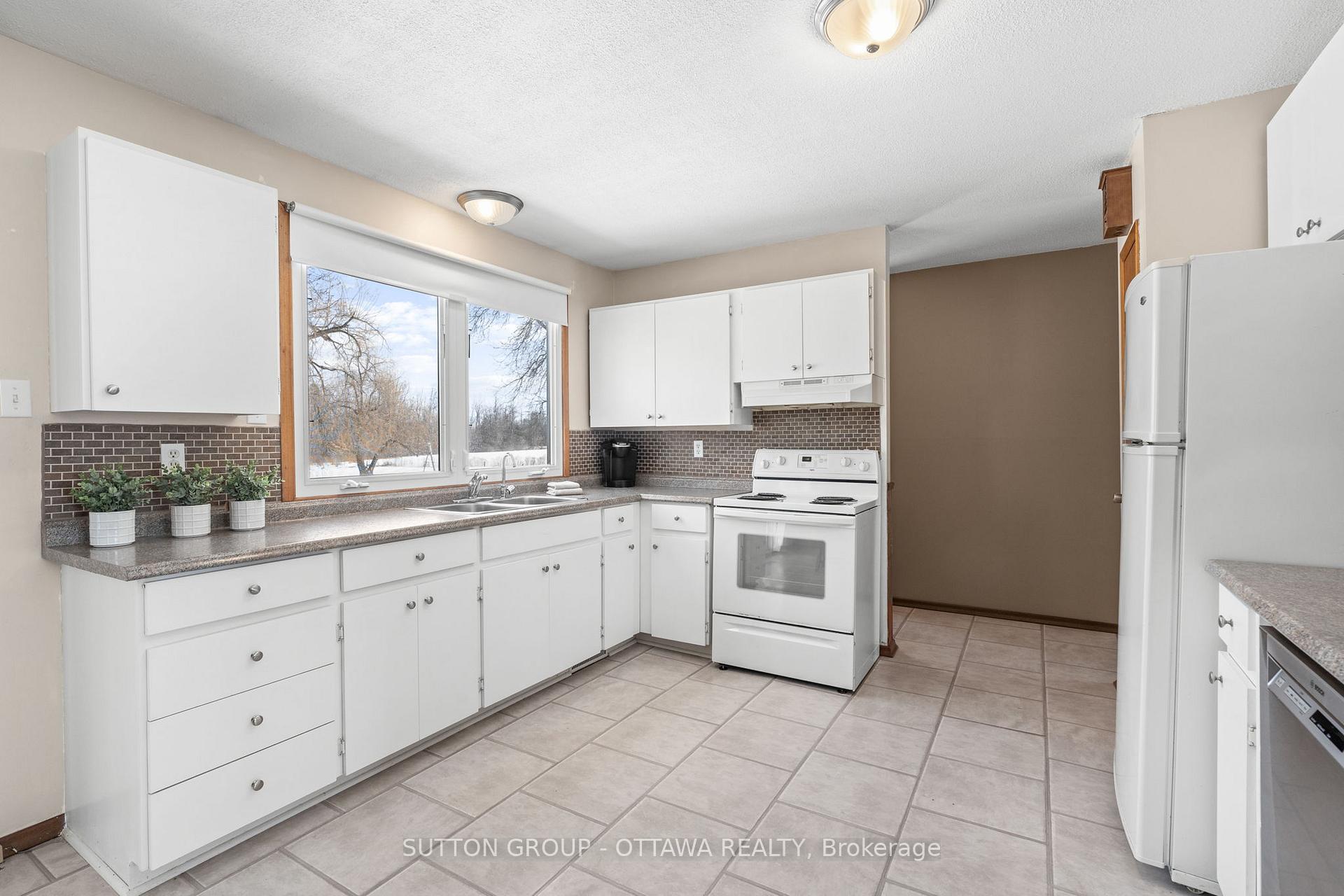 Photo 6 of 6489 Rideau Valley Drive N, Ottawa, Manotick South to Roger Stevens — HOMEH