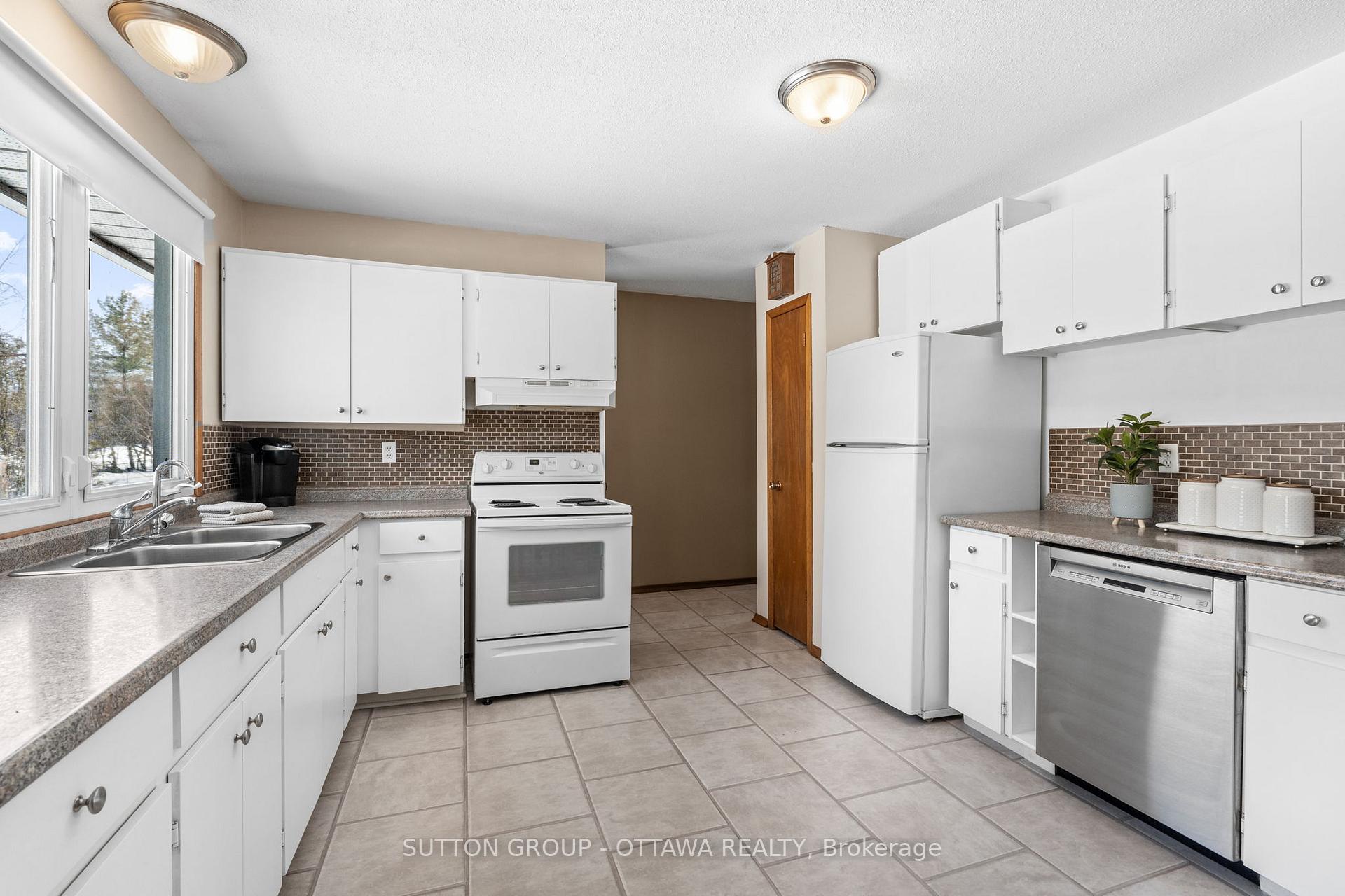 Photo 7 of 6489 Rideau Valley Drive N, Ottawa, Manotick South to Roger Stevens — HOMEH