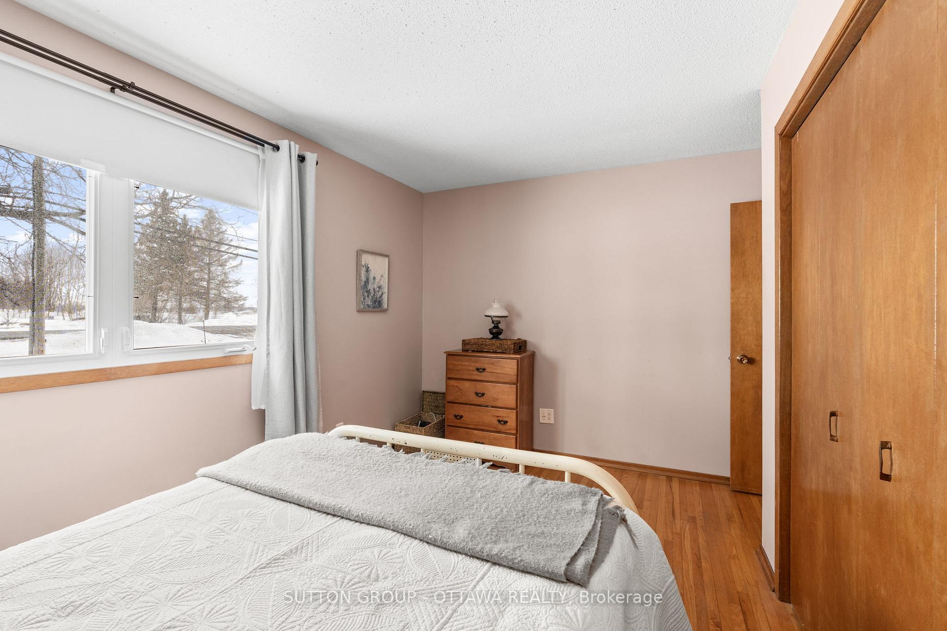 Photo 13 of 6489 Rideau Valley Drive N, Ottawa, Manotick South to Roger Stevens — HOMEH