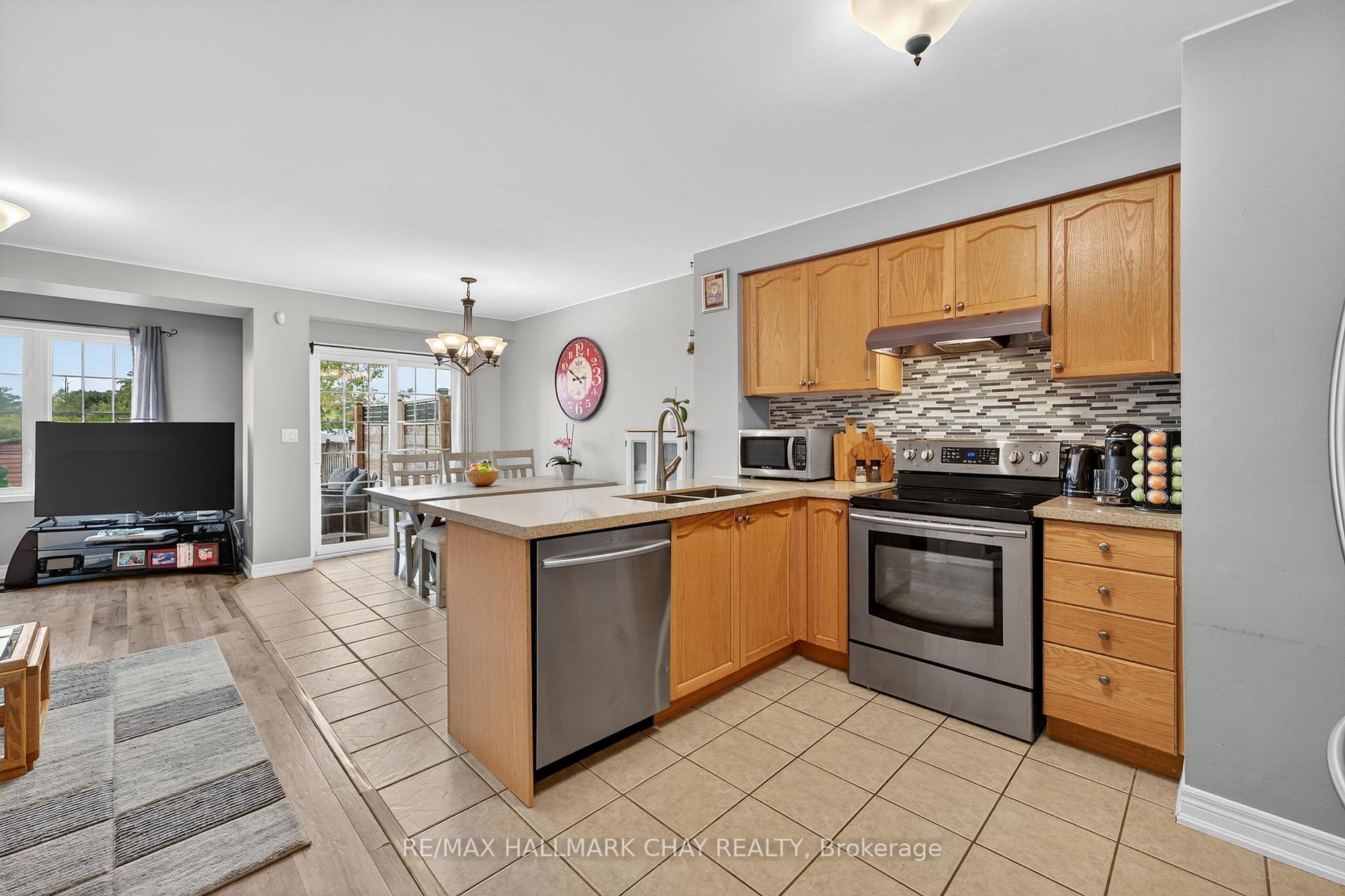 Photo 6 of 1182 Booth Avenue, Innisfil, Alcona — HOMEH