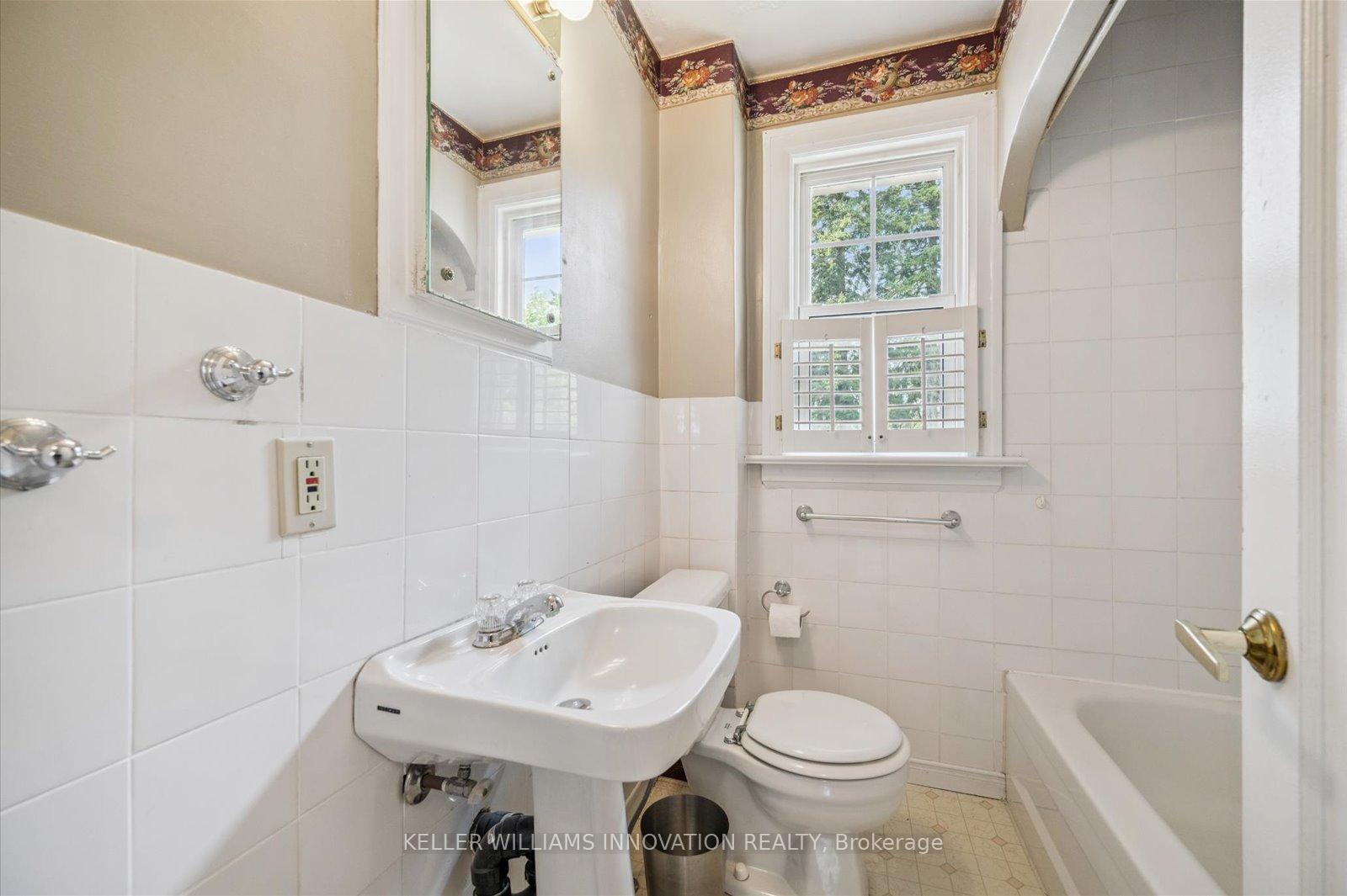 Photo 18 of 41 Brunswick Avenue, Kitchener — HOMEH
