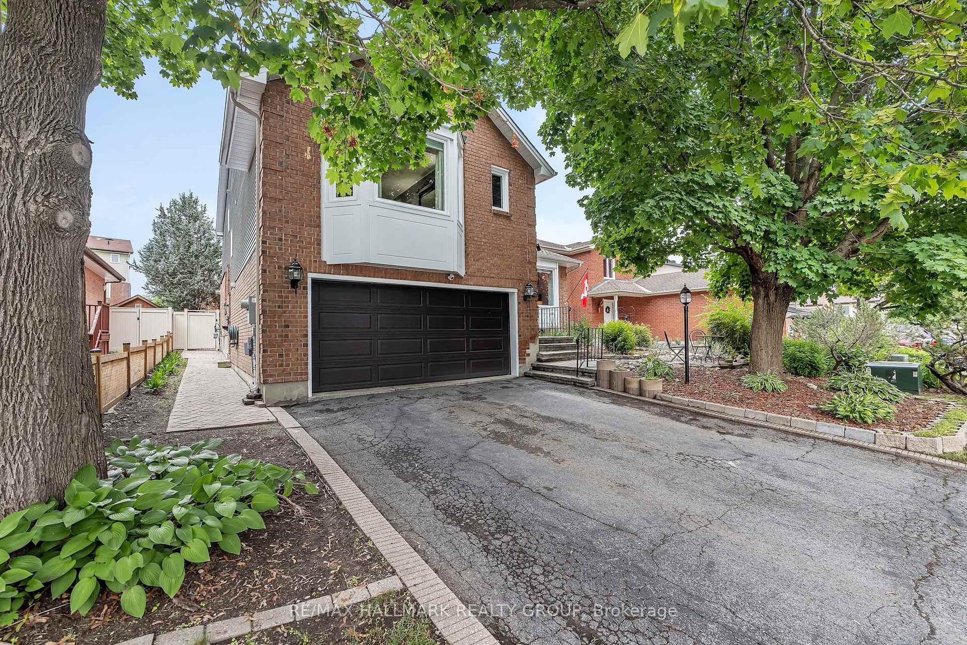 Photo 2 of 20 Bluemeadow Way, Ottawa, Kanata - Bridlewood — HOMEH