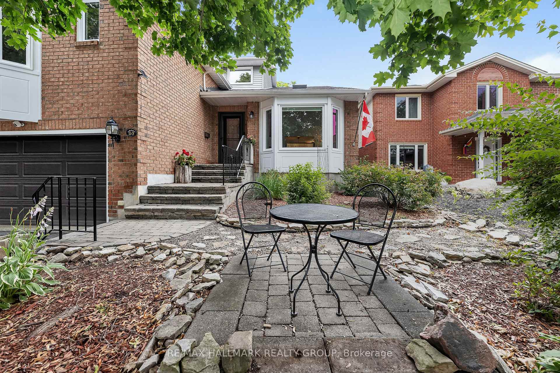 Photo 3 of 20 Bluemeadow Way, Ottawa, Kanata - Bridlewood — HOMEH