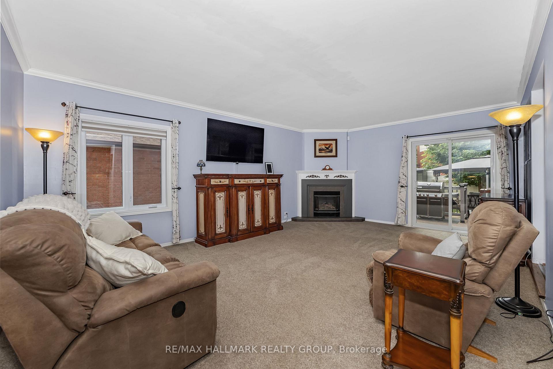 Photo 6 of 20 Bluemeadow Way, Ottawa, Kanata - Bridlewood — HOMEH