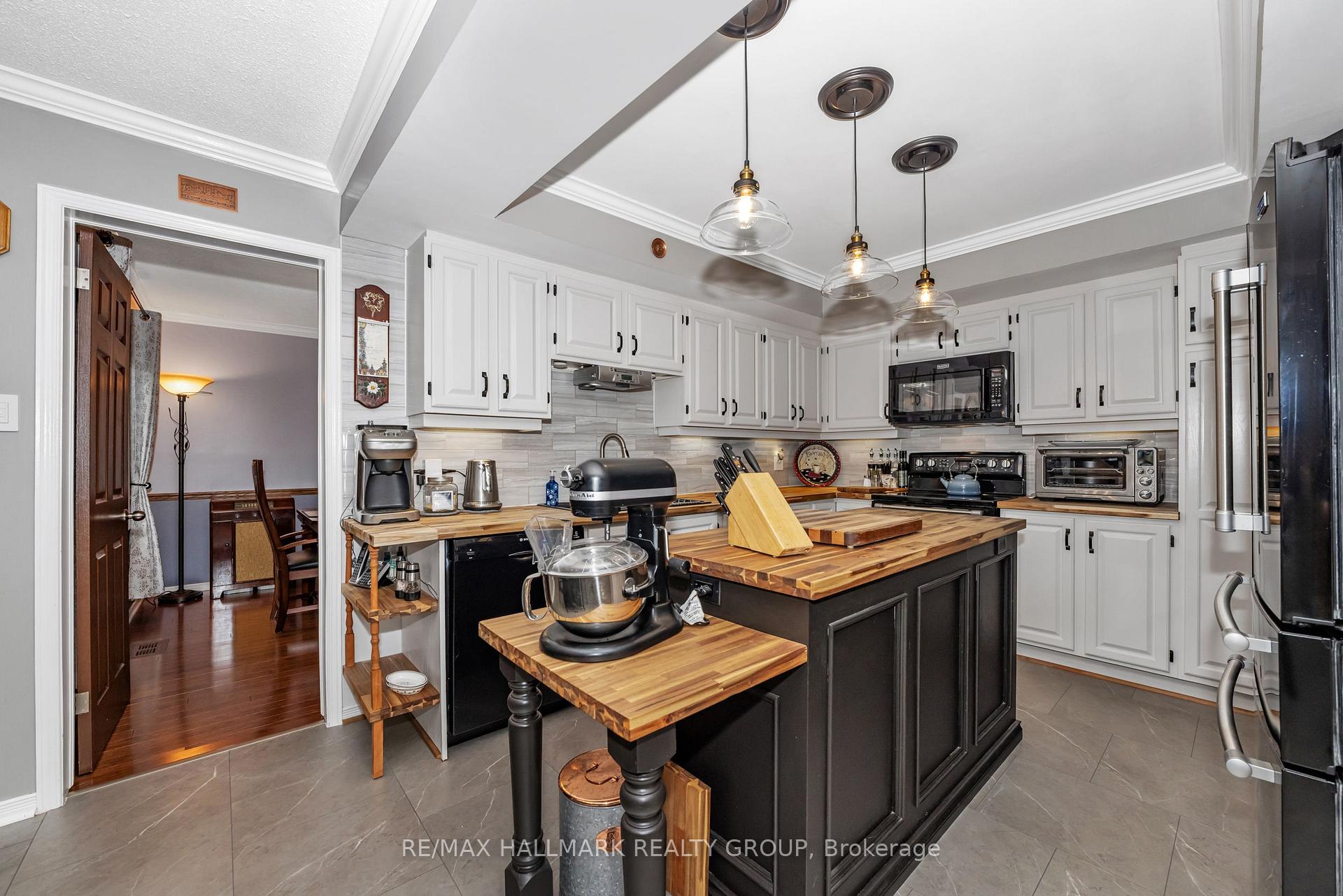 Photo 10 of 20 Bluemeadow Way, Ottawa, Kanata - Bridlewood — HOMEH